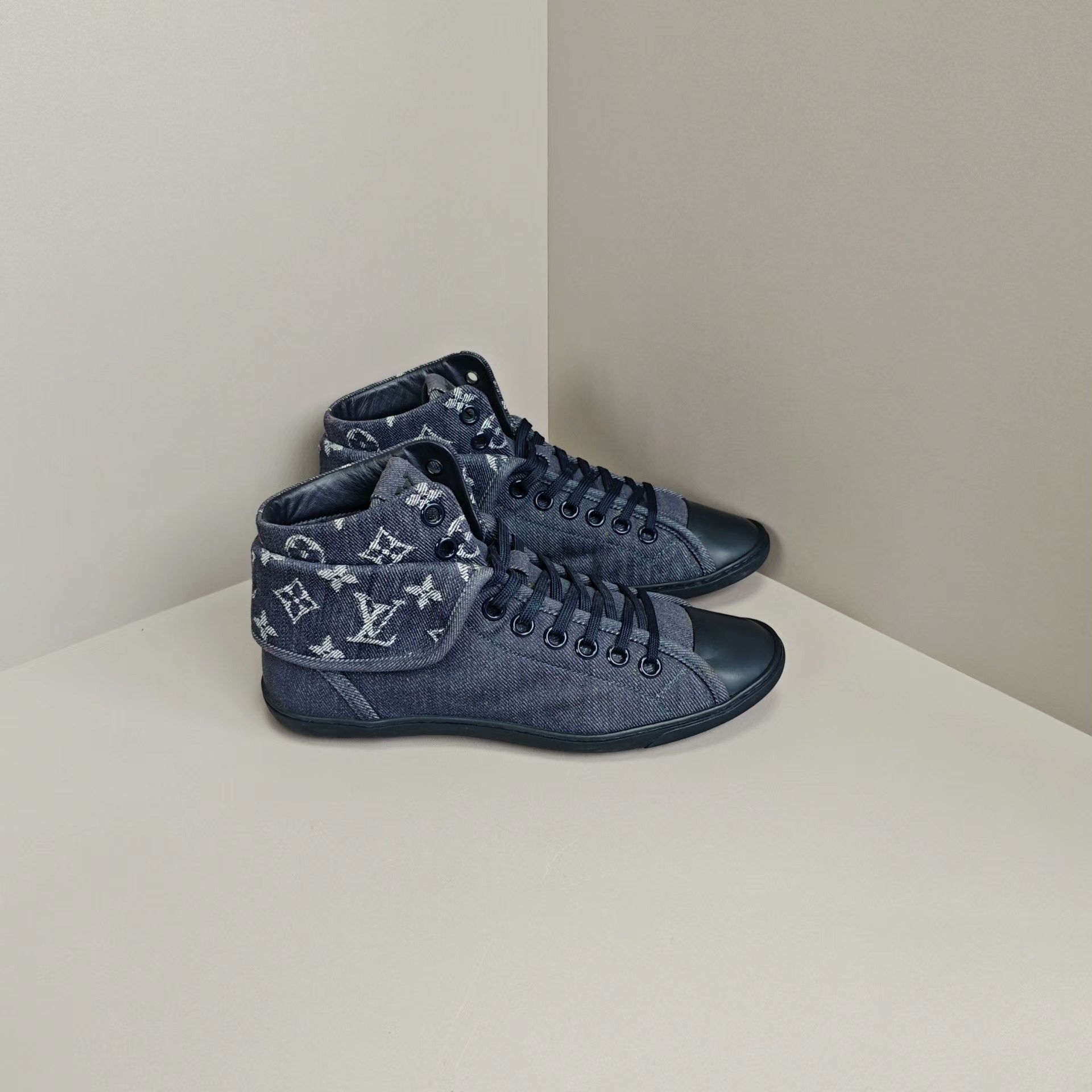 Louis Vuitton Louis Vuitton Lowtop Sneakers us_7 Women Size US 7 / IT 37 - 4 Thumbnail