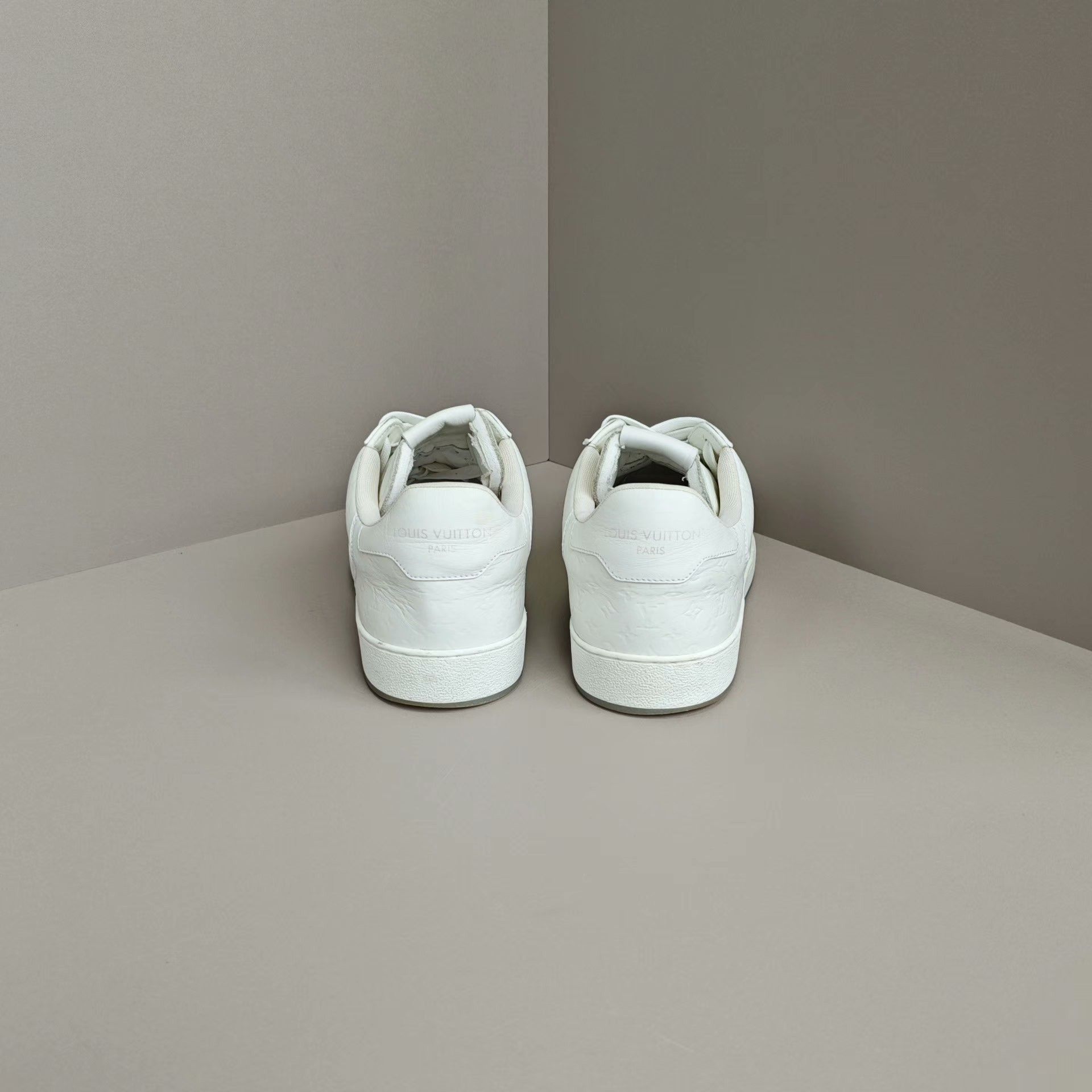 Louis Vuitton Louis Vuitton Lowtop Sneakers 10 Men Size US 10 / EU 43 - 3 Thumbnail
