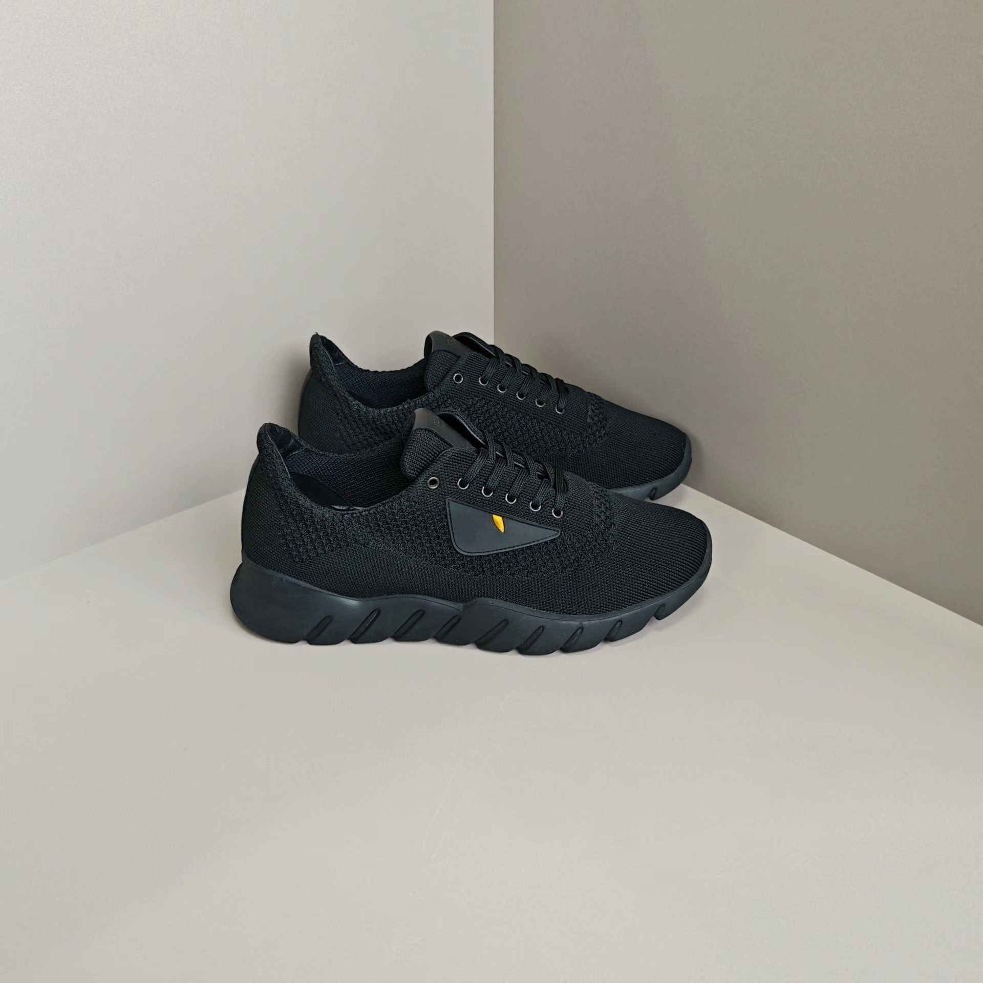 Fendi Fendi Casual Lowtop Sneakers 7 Men Size US 7 / EU 40 - 4 Thumbnail