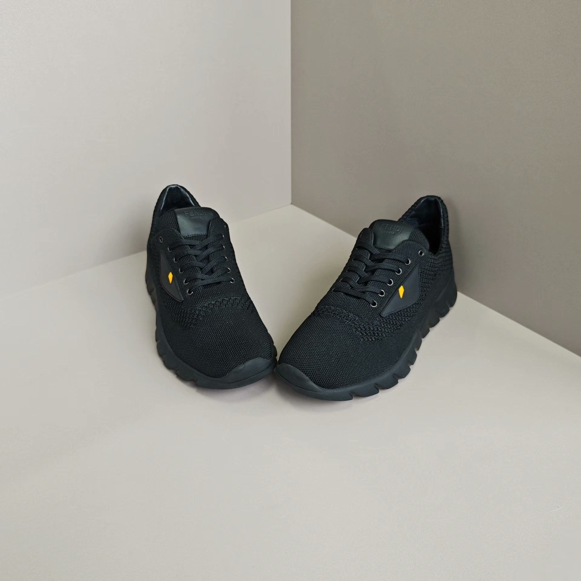 Fendi Fendi Casual Lowtop Sneakers 7 Men Size US 7 / EU 40 - 2 Thumbnail