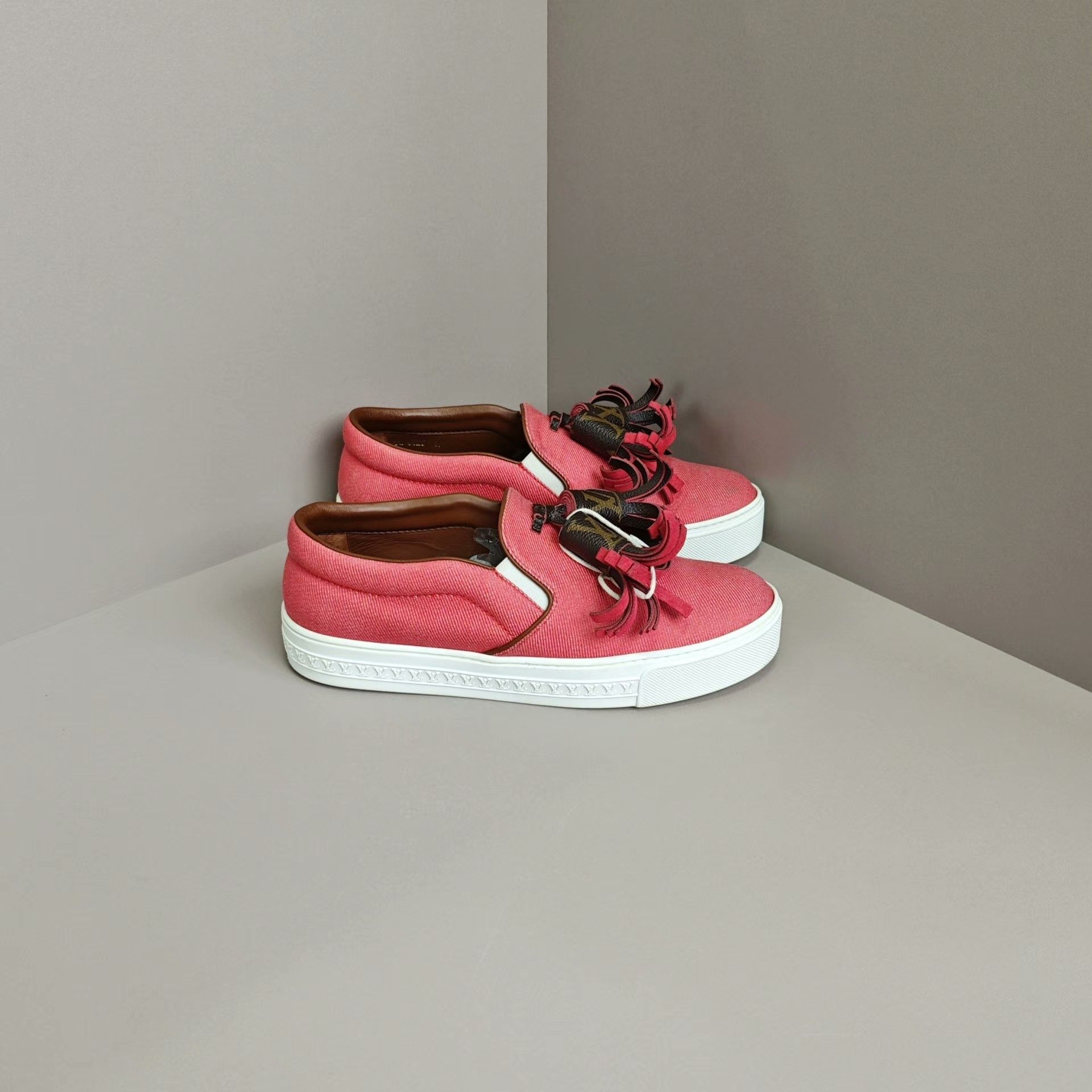 Louis Vuitton Louis Vuitton Lowtop Sneakers us_6 Women Size US 6 / IT 36 - 4 Thumbnail