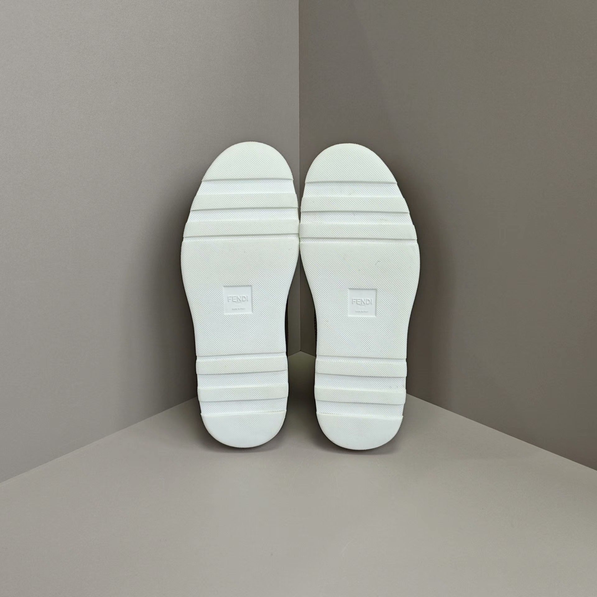 Fendi Fendi Lowtop Sneakers 10 Men Size US 10 / EU 43 - 5 Thumbnail