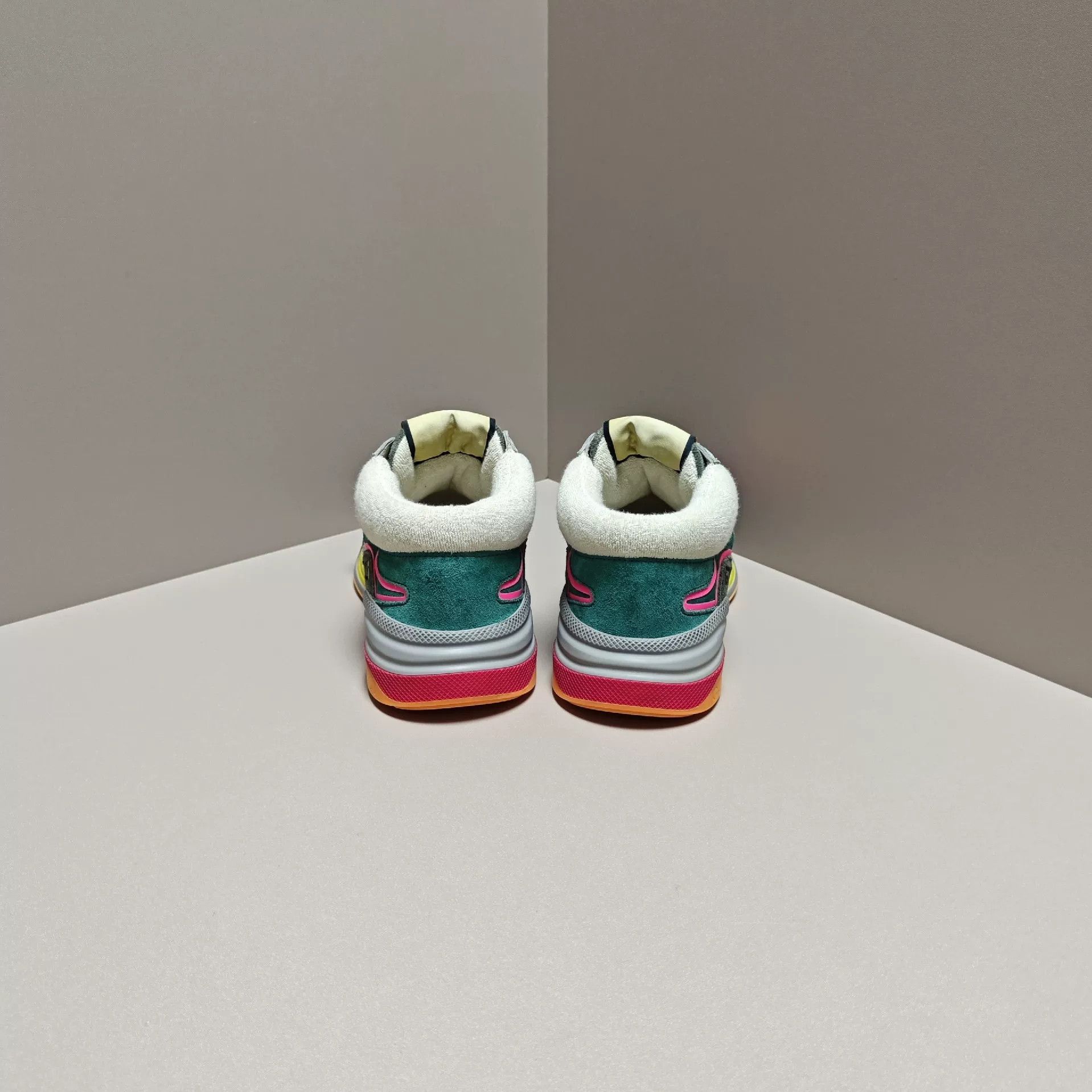 Gucci Gucci Casual Lowtop Sneakers us_6 Women Size US 6 / IT 36 - 3 Thumbnail
