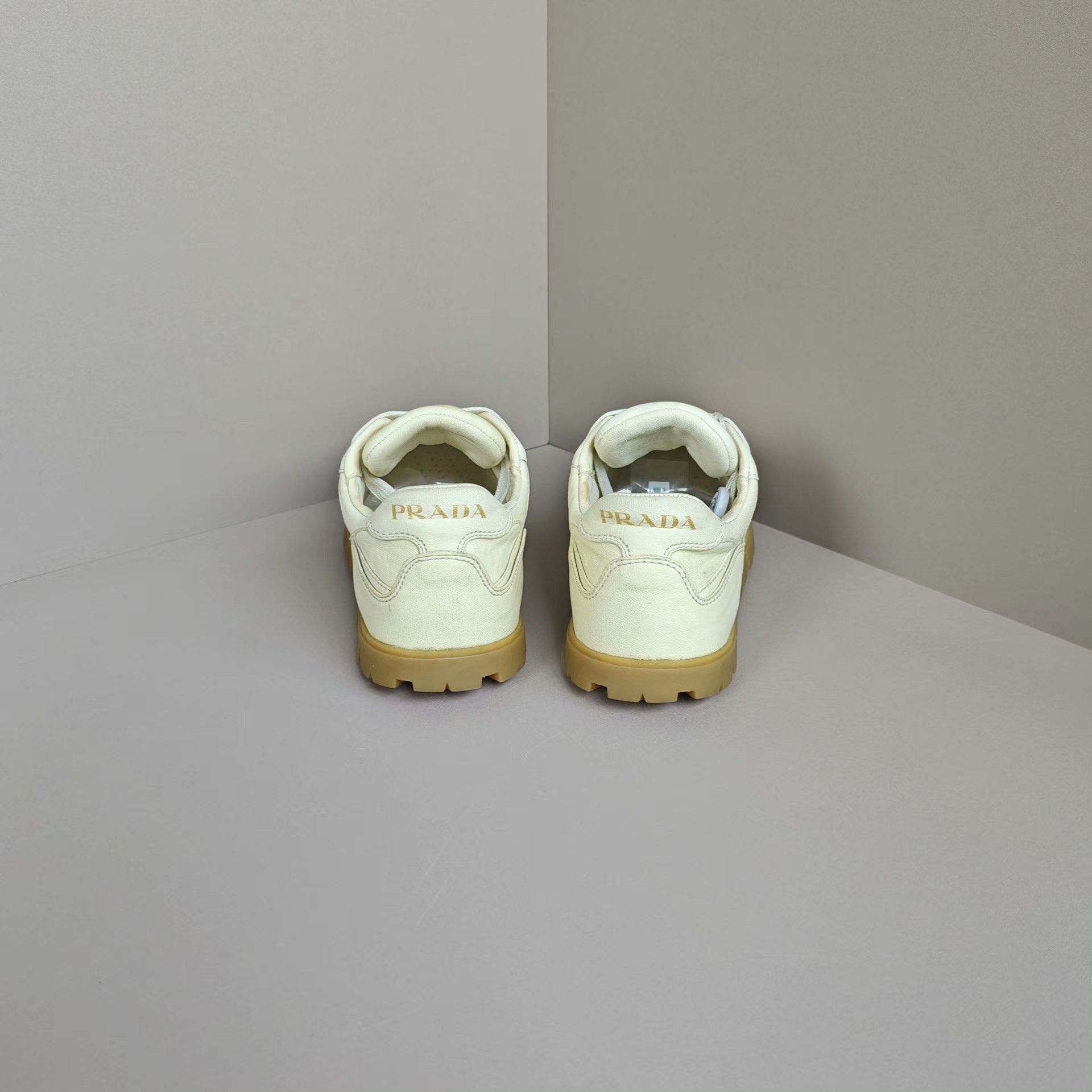 Prada Prada Casual Lowtop Sneakers us_7 Women Size US 7 / IT 37 - 3 Thumbnail