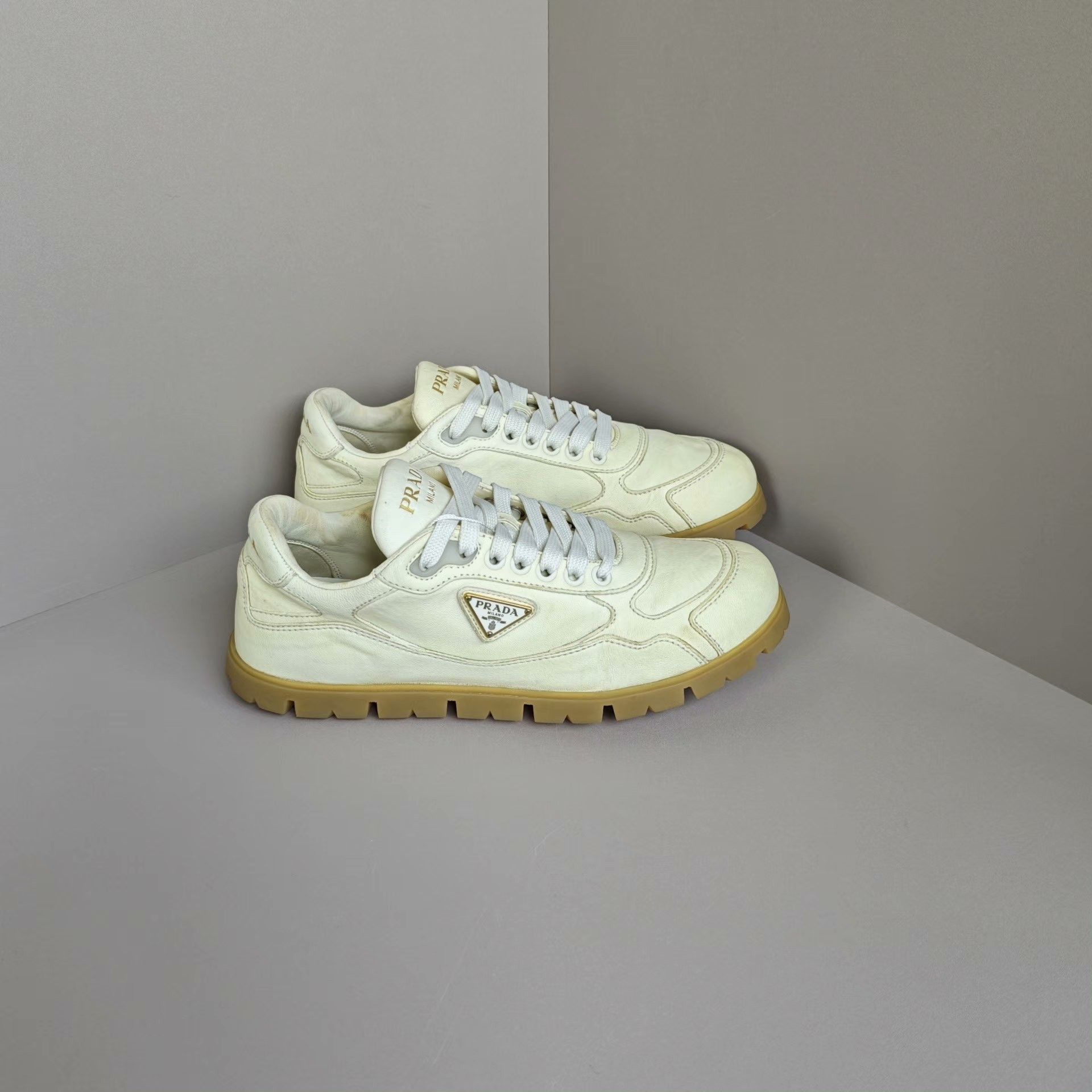 Prada Prada Casual Lowtop Sneakers us_7 Women Size US 7 / IT 37 - 4 Thumbnail