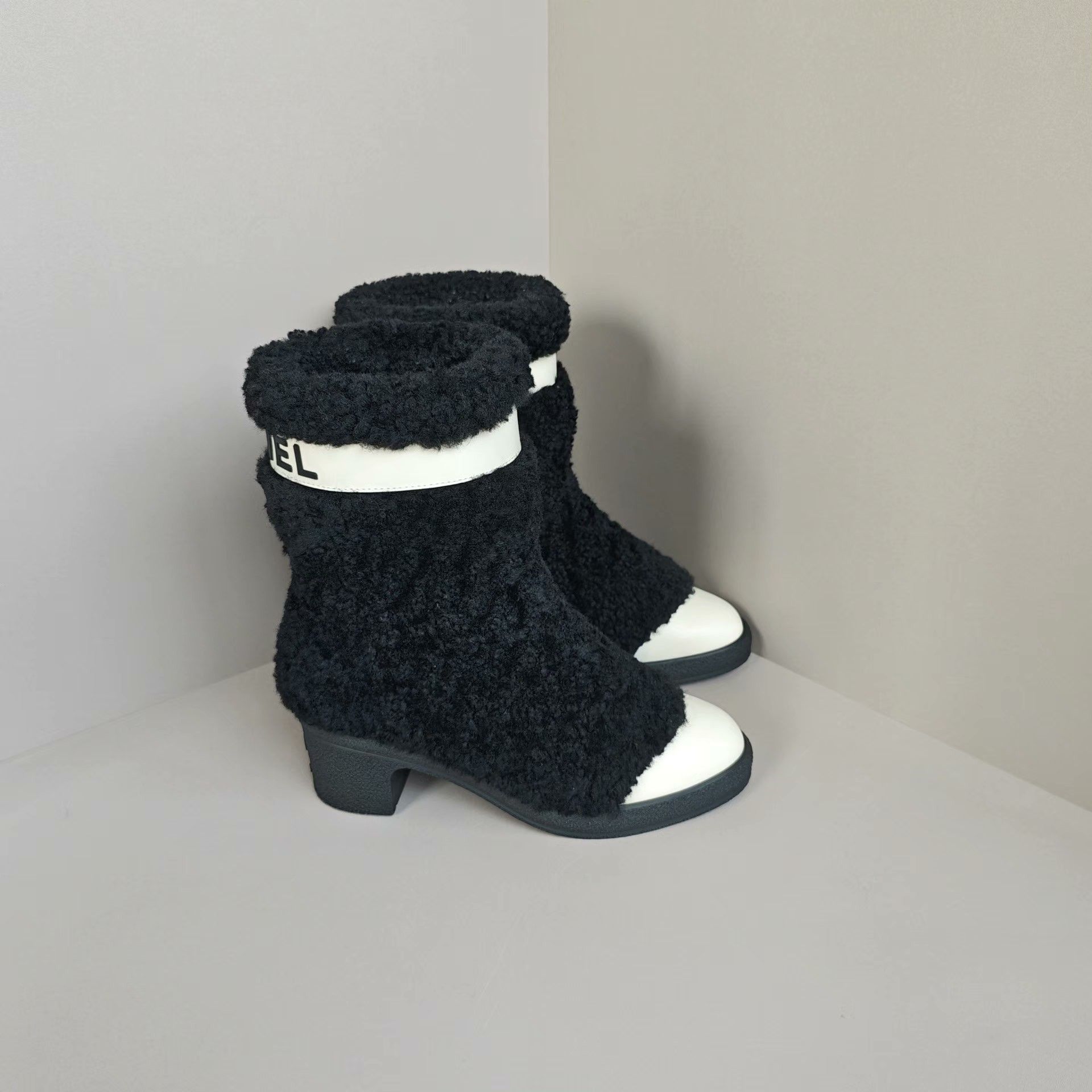 Chanel Chanel Retro Boots us_7 Women Size US 7 / IT 37 - 4 Thumbnail