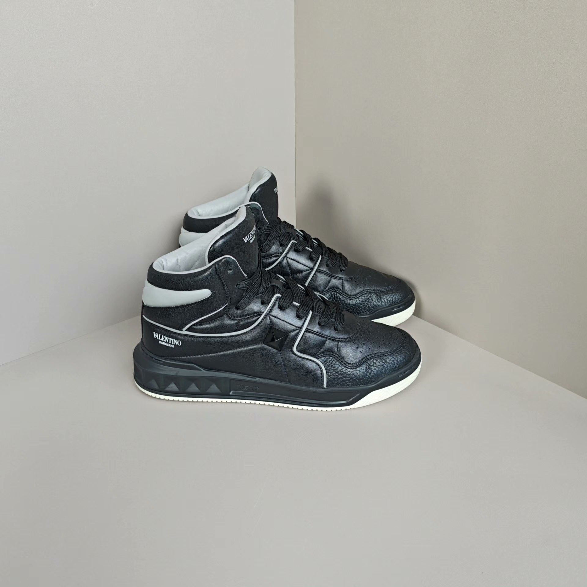Valentino Valentino Lowtop Sneakers 6 Men Size US 6 / EU 39 - 4 Thumbnail