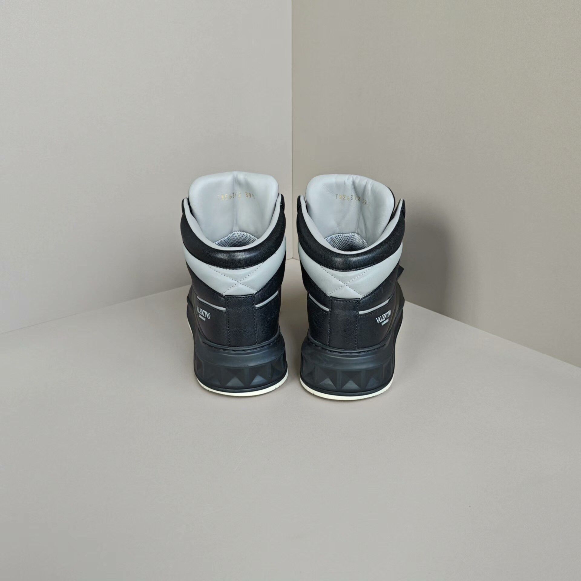 Valentino Valentino Lowtop Sneakers 6 Men Size US 6 / EU 39 - 3 Thumbnail
