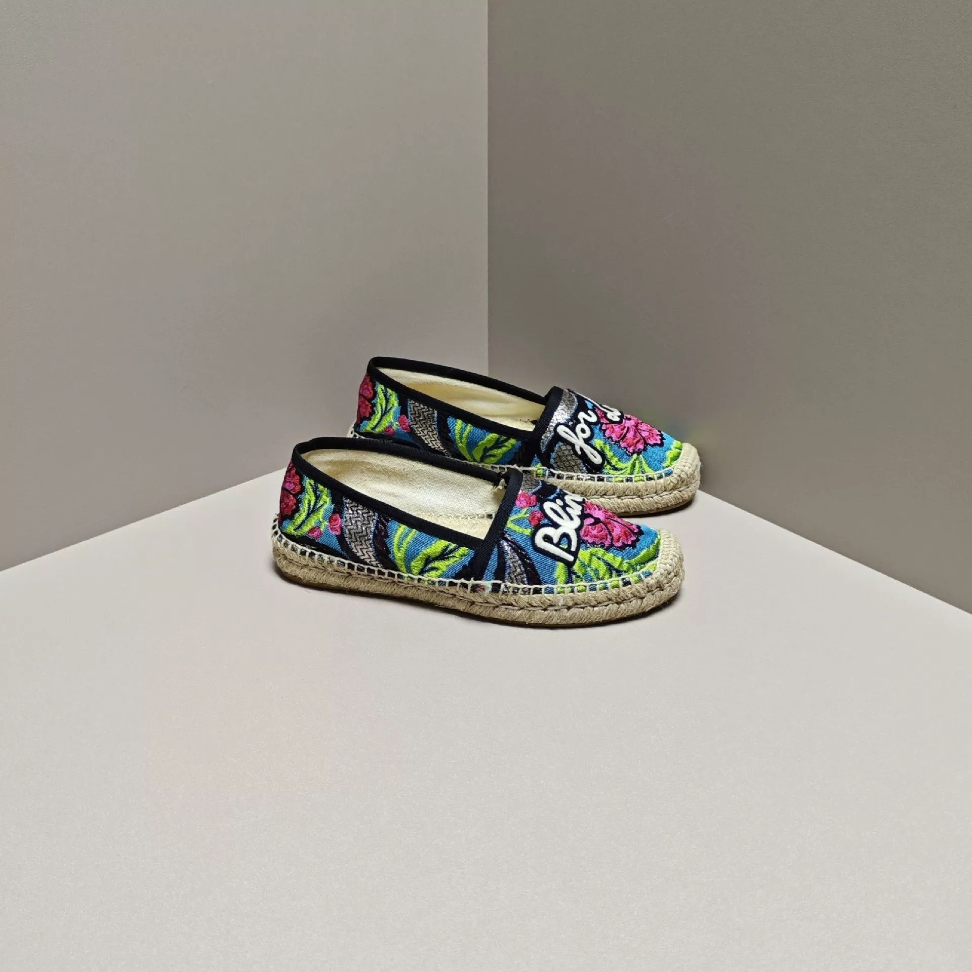 Gucci Gucci Lowtop Sneakers us_5 Women Size US 5 / IT 35 - 4 Thumbnail