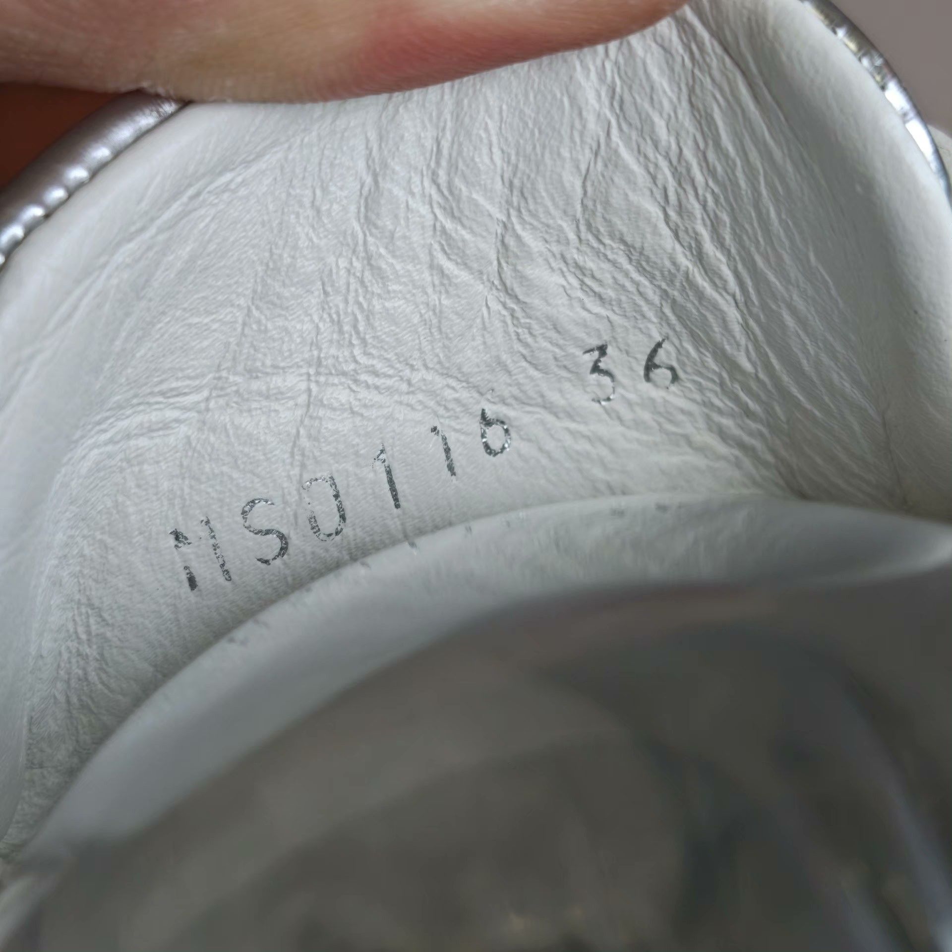 Louis Vuitton Louis Vuitton Silver Lowtop Sneakers us_6 Women Size US 6 / IT 36 - 6 Thumbnail