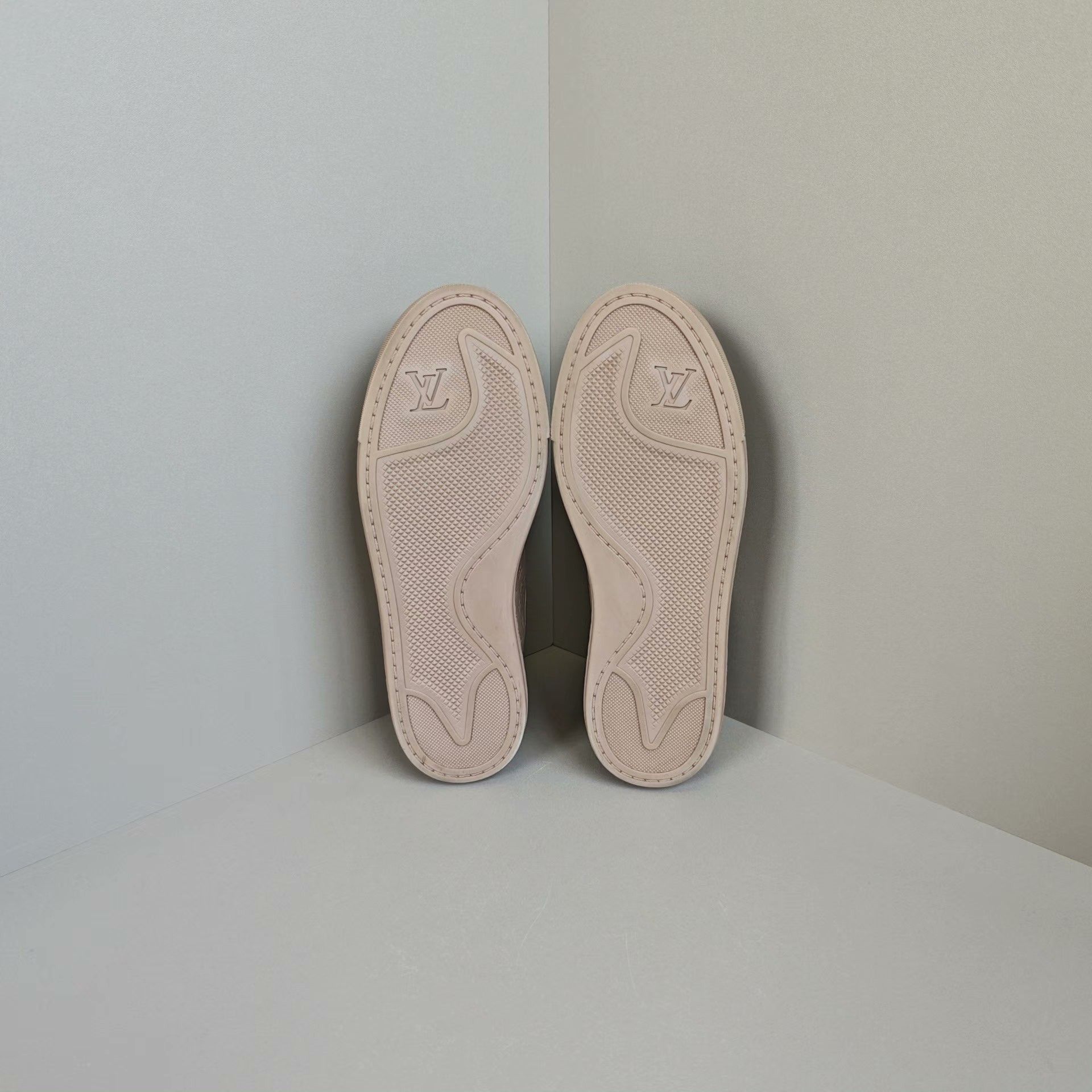 Louis Vuitton Louis Vuitton Lowtop Sneakers us_5 Women Size US 5 / IT 35 - 5 Thumbnail