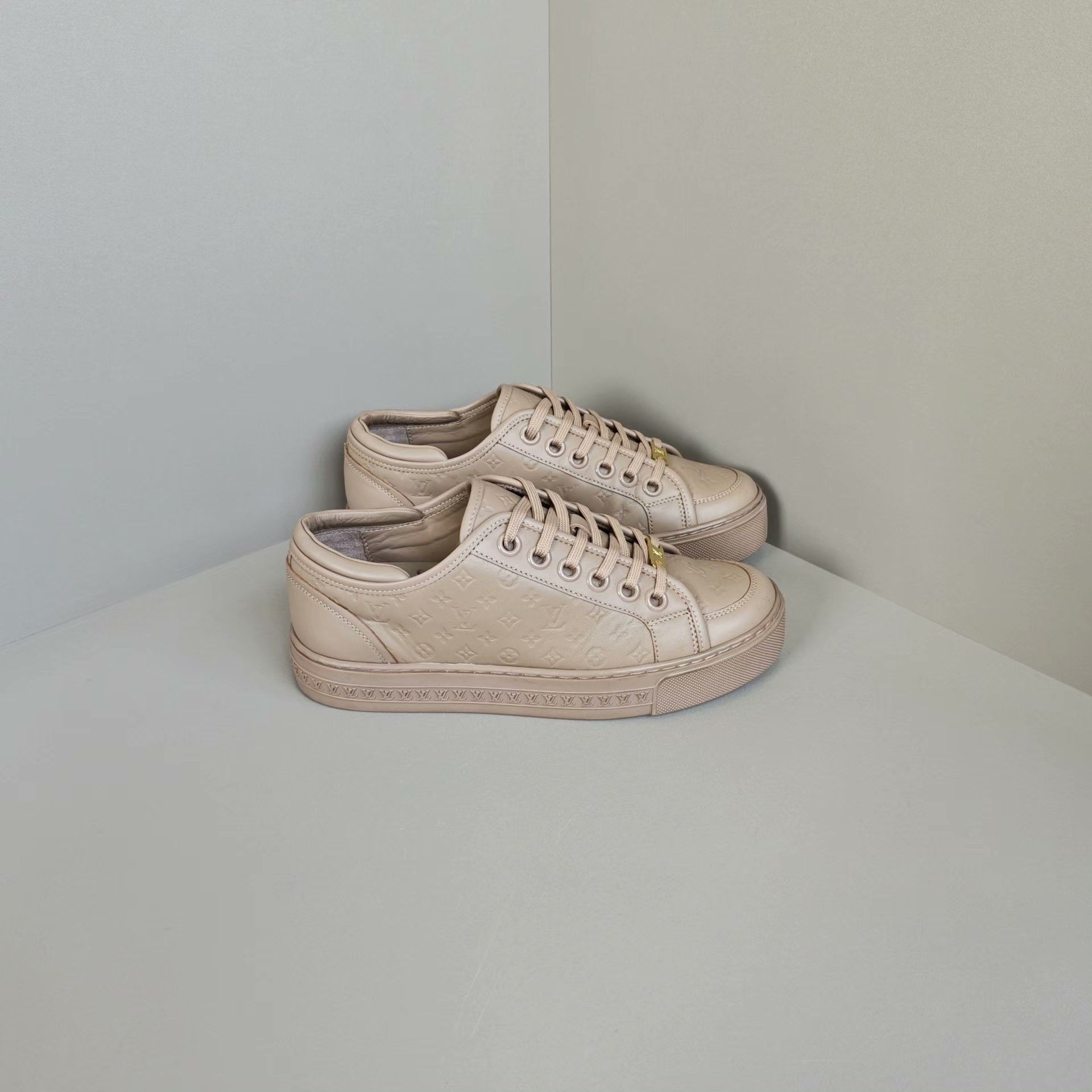 Louis Vuitton Louis Vuitton Lowtop Sneakers us_5 Women Size US 5 / IT 35 - 4 Thumbnail