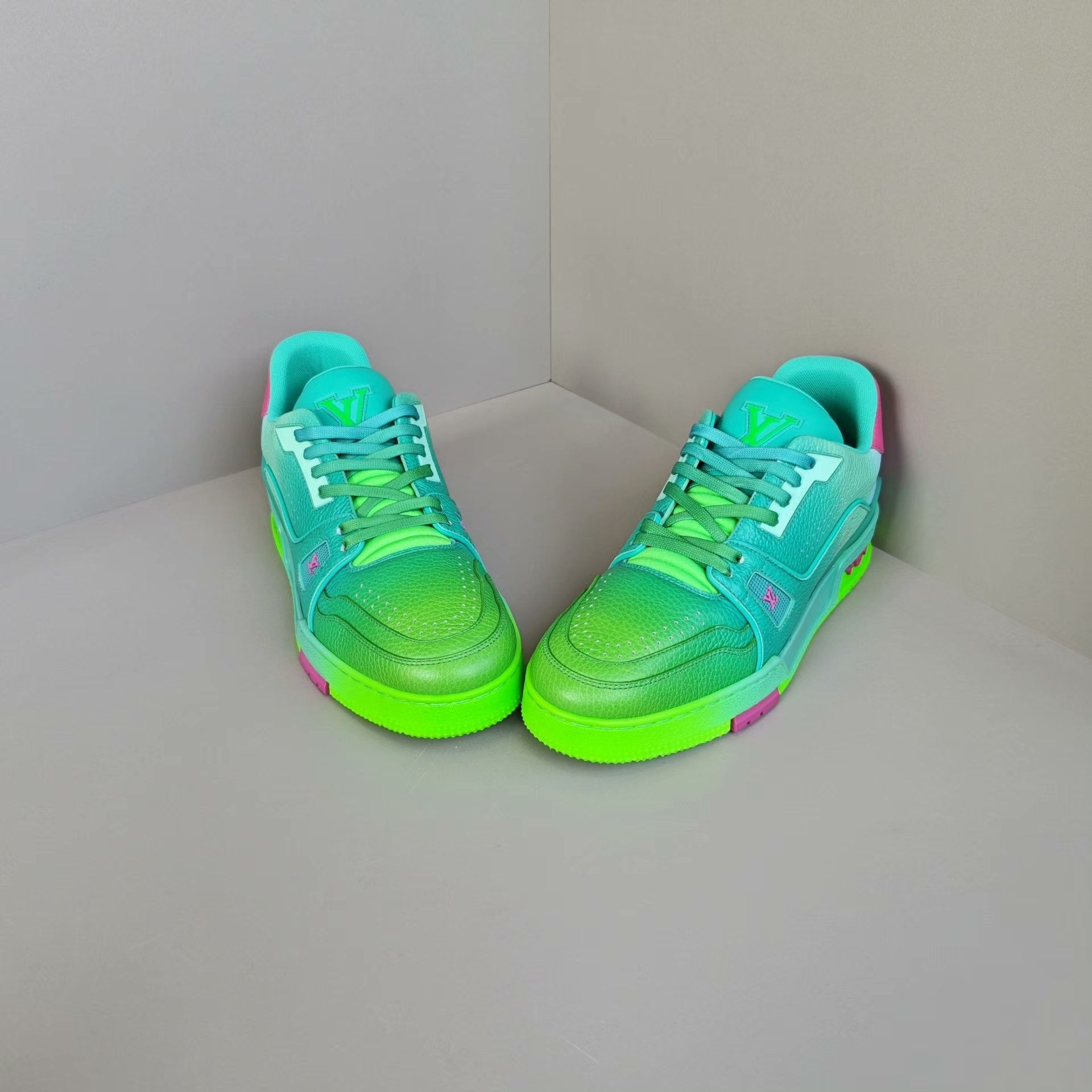 Louis Vuitton Louis Vuitton Training Green Lowtop Sneakers 8 Men Size US 8 / EU 41 - 2 Thumbnail