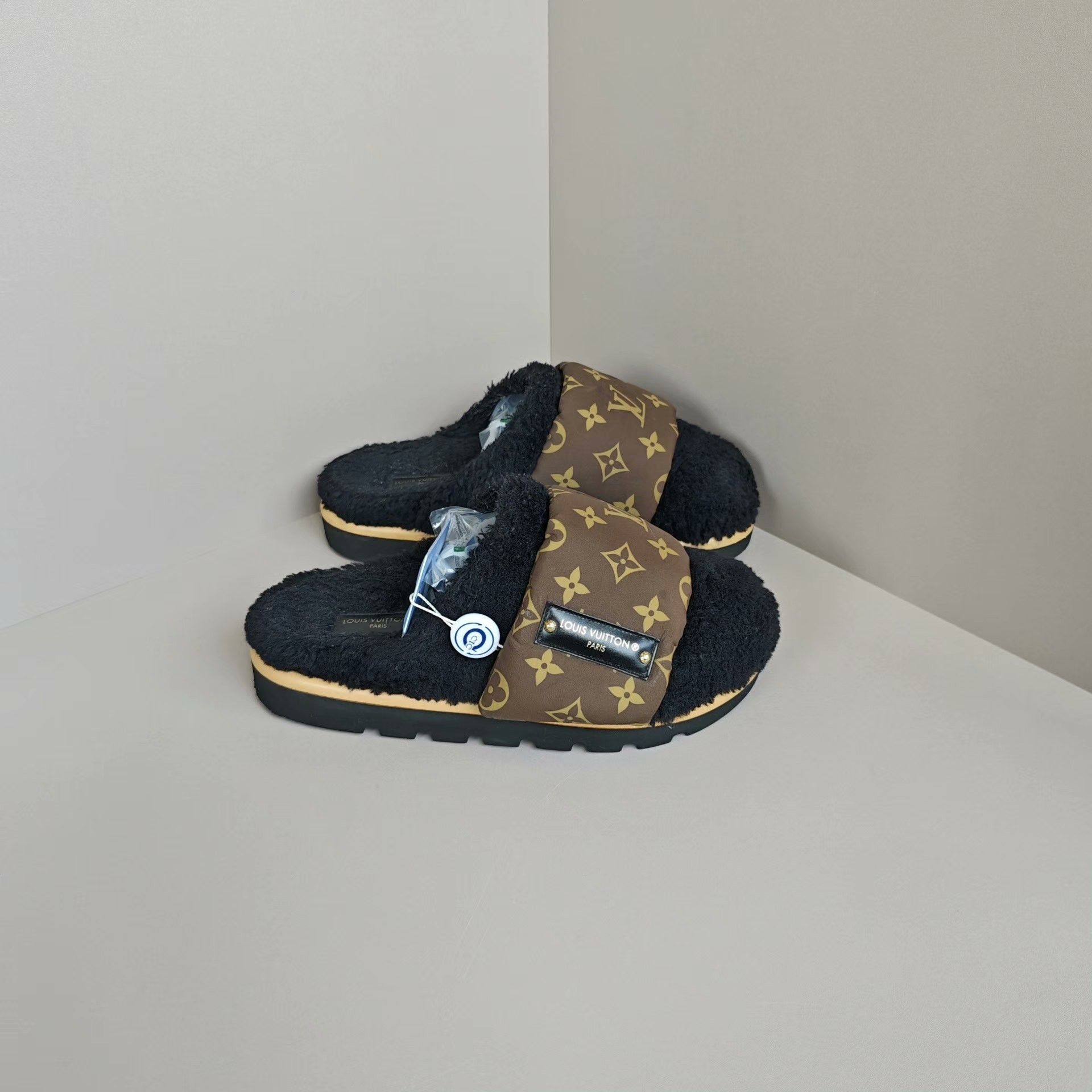 Louis Vuitton Louis Vuitton Sandals us_7 Women Size US 7 / IT 37 - 4 Thumbnail