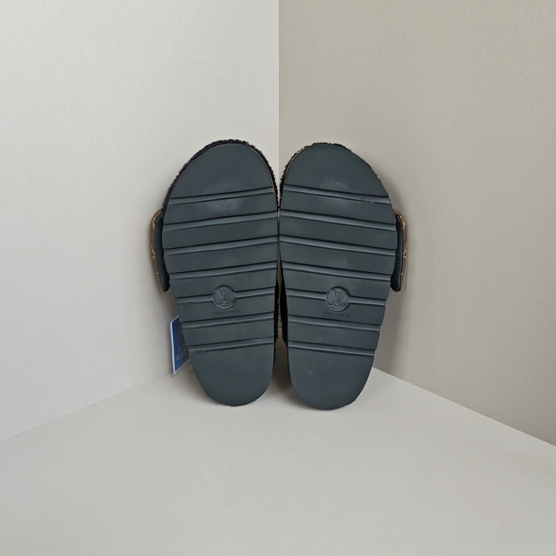 Louis Vuitton Louis Vuitton Sandals us_7 Women Size US 7 / IT 37 - 5 Thumbnail