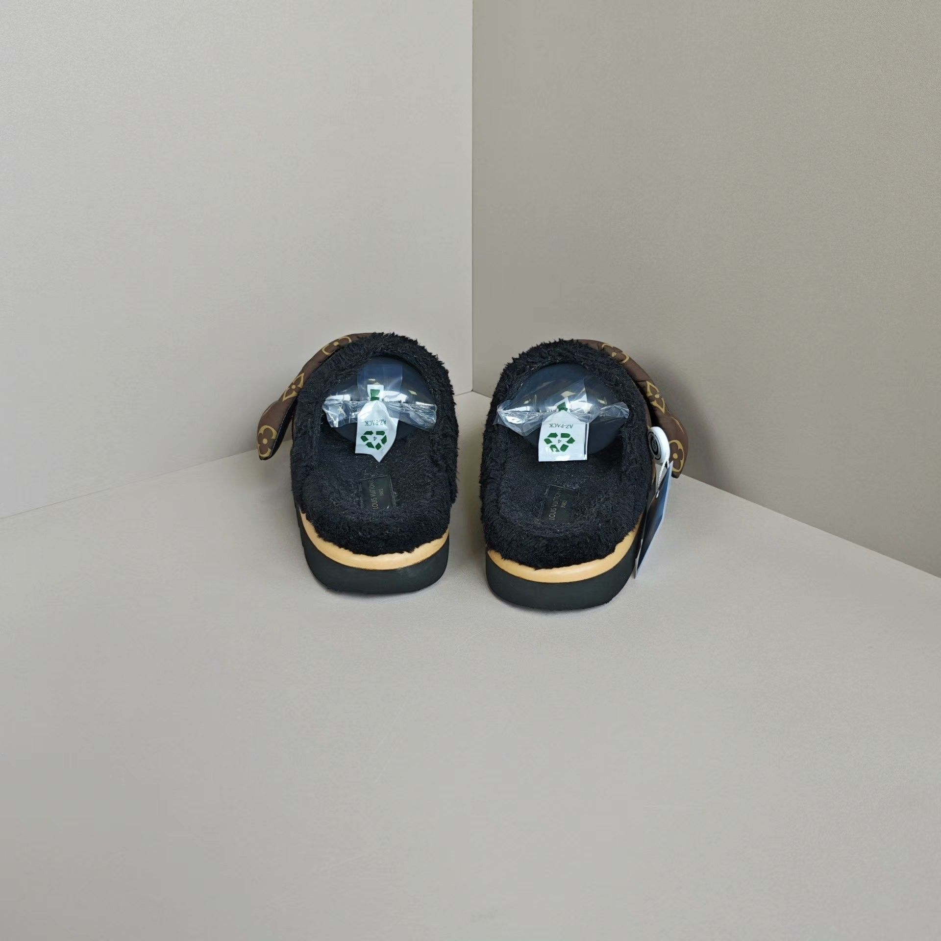 Louis Vuitton Louis Vuitton Sandals us_7 Women Size US 7 / IT 37 - 3 Thumbnail