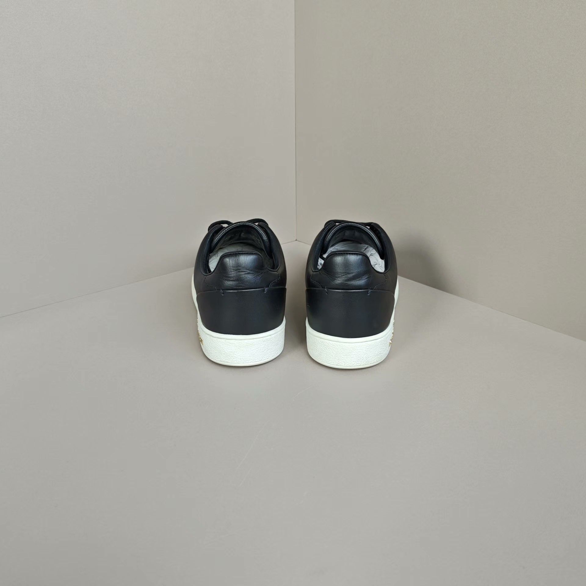 Louis Vuitton Louis Vuitton Lowtop Sneakers us_7 Women Size US 7 / IT 37 - 3 Thumbnail