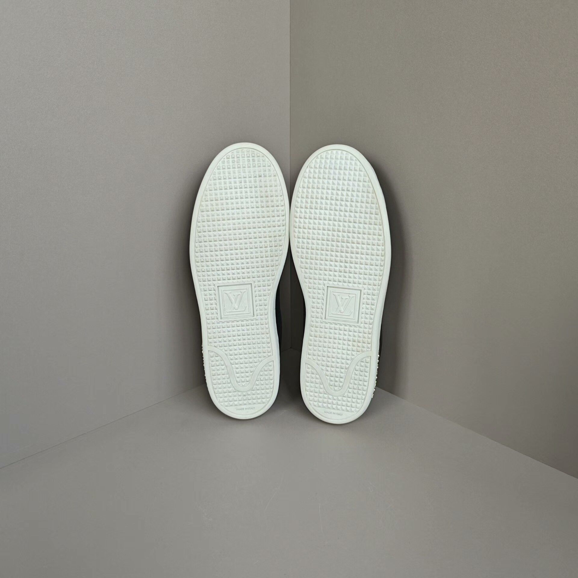 Louis Vuitton Louis Vuitton Lowtop Sneakers us_7 Women Size US 7 / IT 37 - 5 Thumbnail
