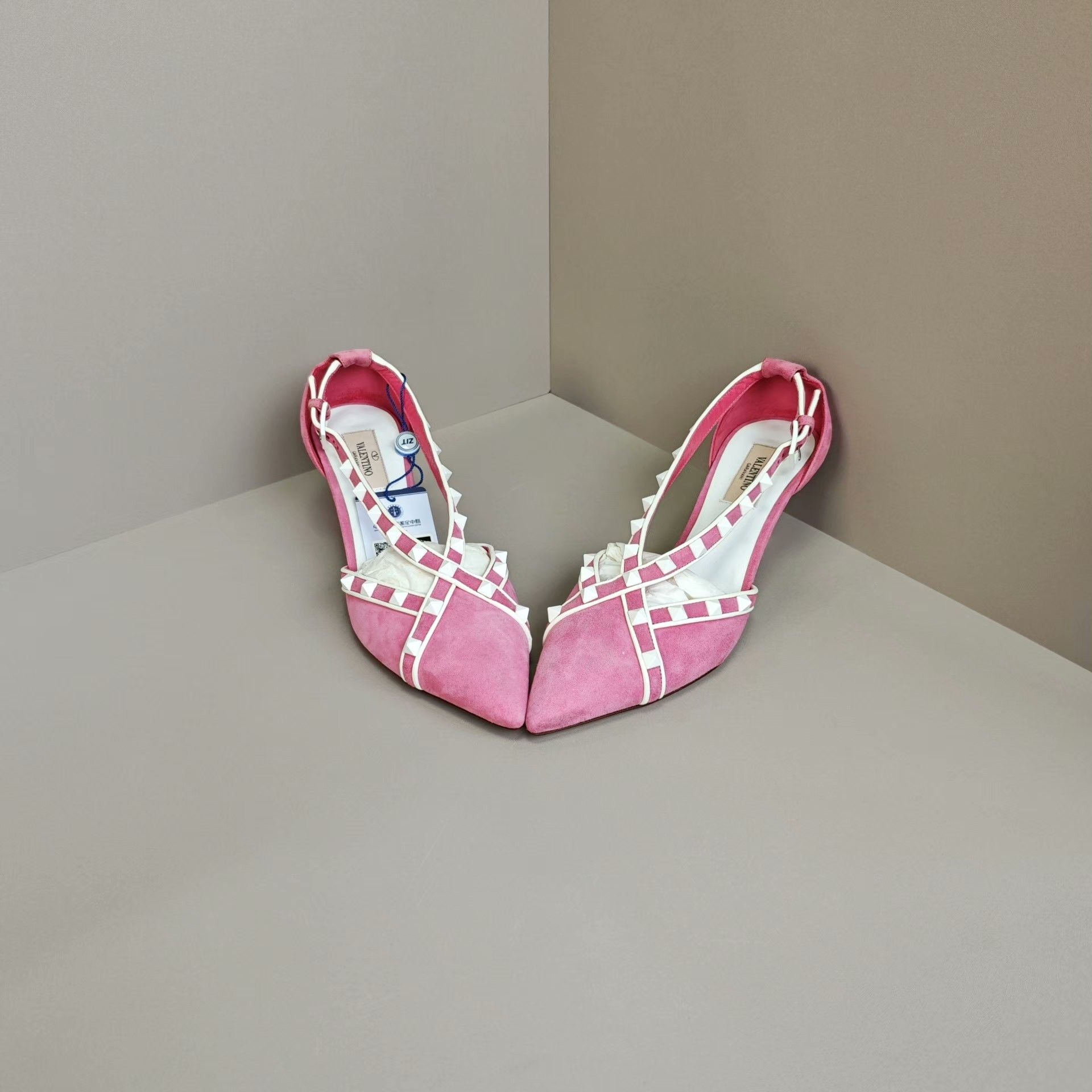 Valentino Valentino Lowtop Sneakers us_8 Women Size US 8 / IT 38 - 2 Thumbnail