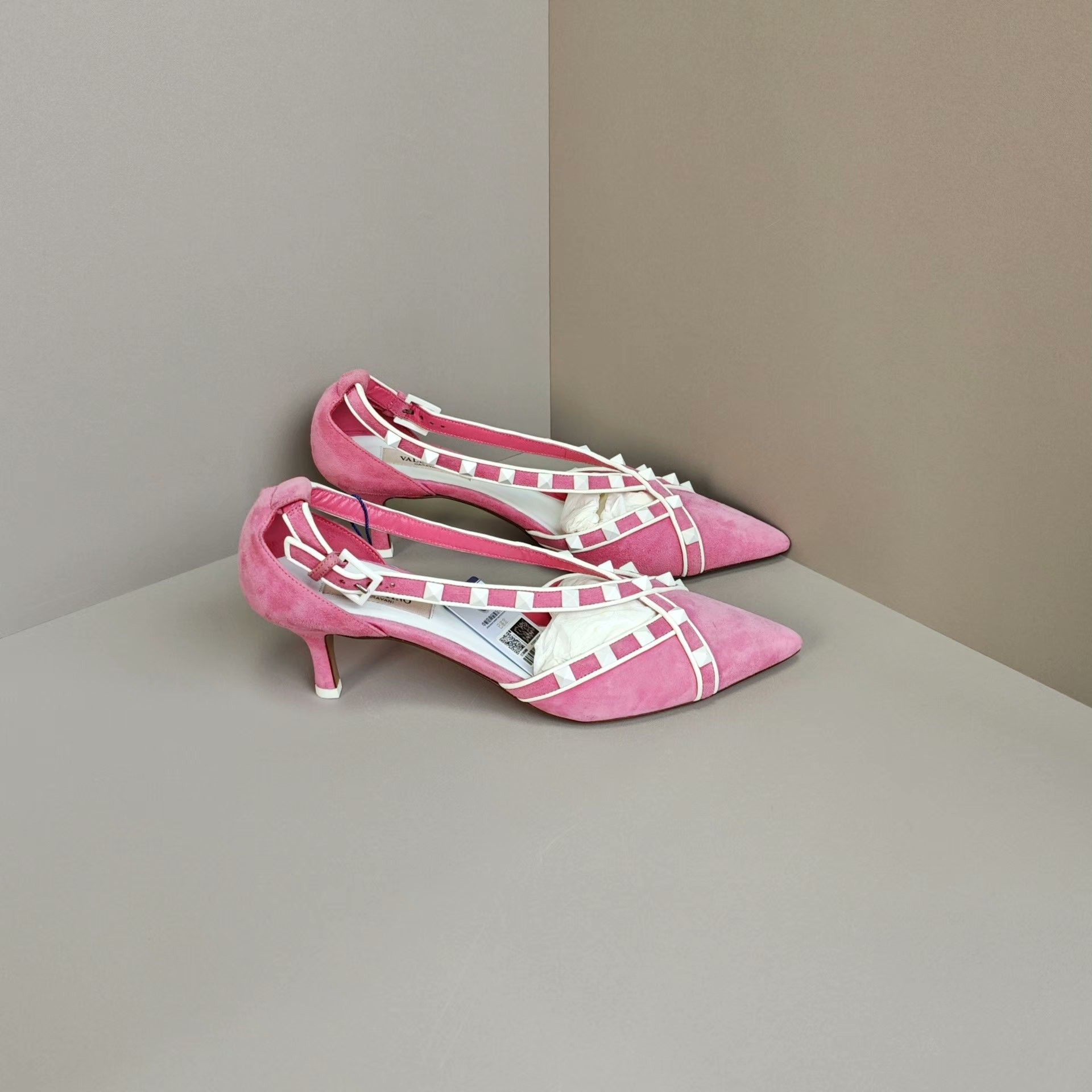 Valentino Valentino Lowtop Sneakers us_8 Women Size US 8 / IT 38 - 4 Thumbnail