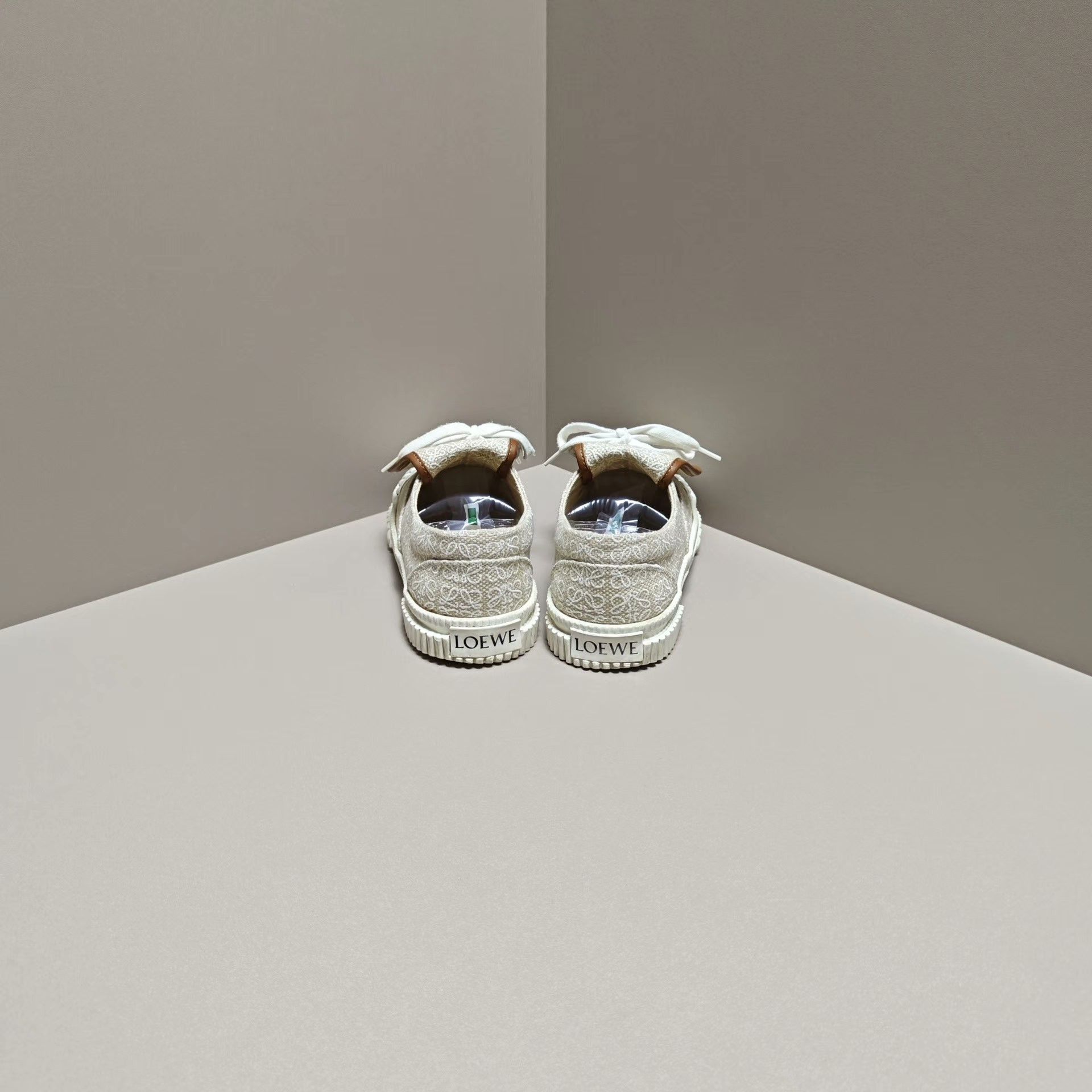 Loewe Loewe Lowtop Sneakers us_5 Women Size US 5 / IT 35 - 3 Thumbnail