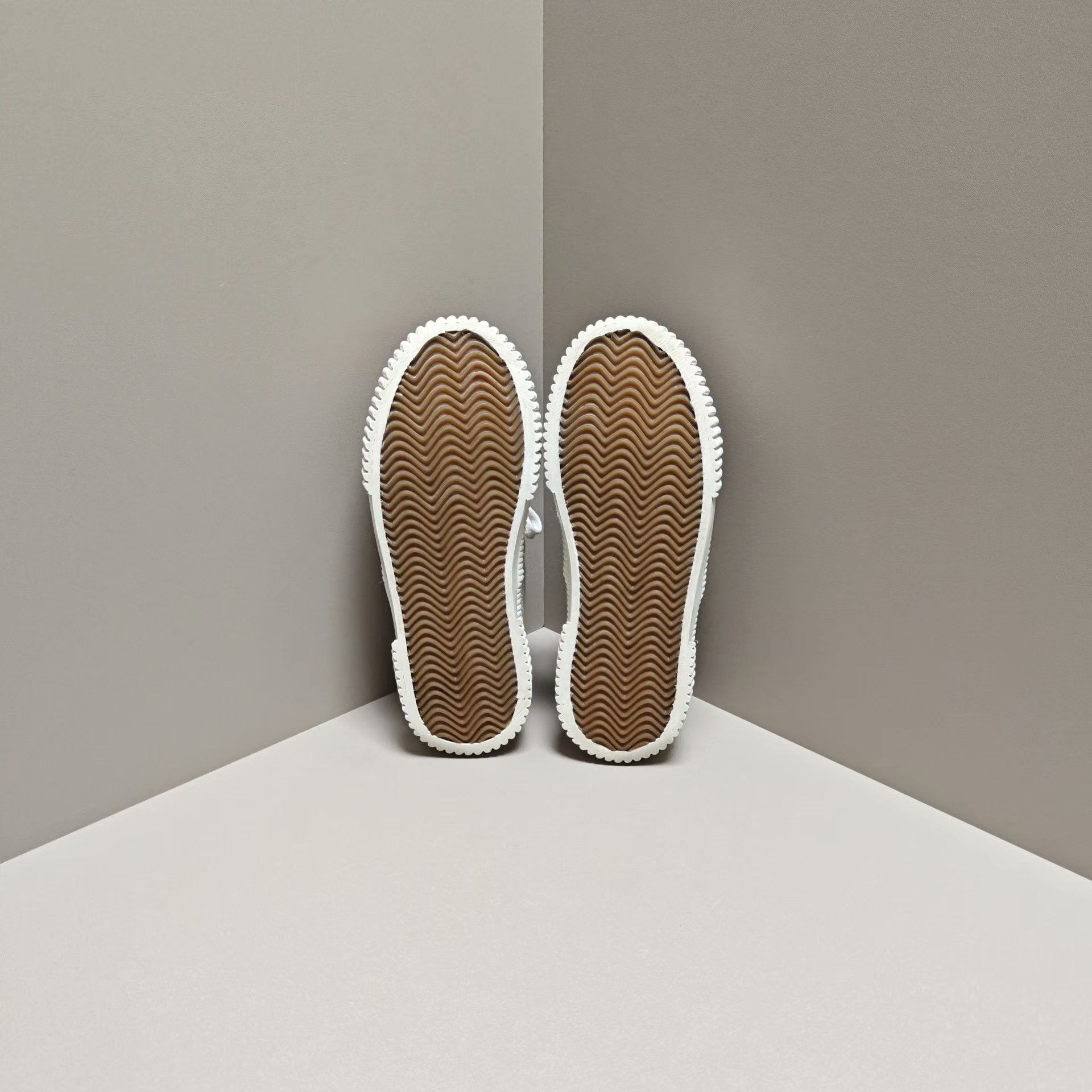 Loewe Loewe Lowtop Sneakers us_5 Women Size US 5 / IT 35 - 5 Thumbnail