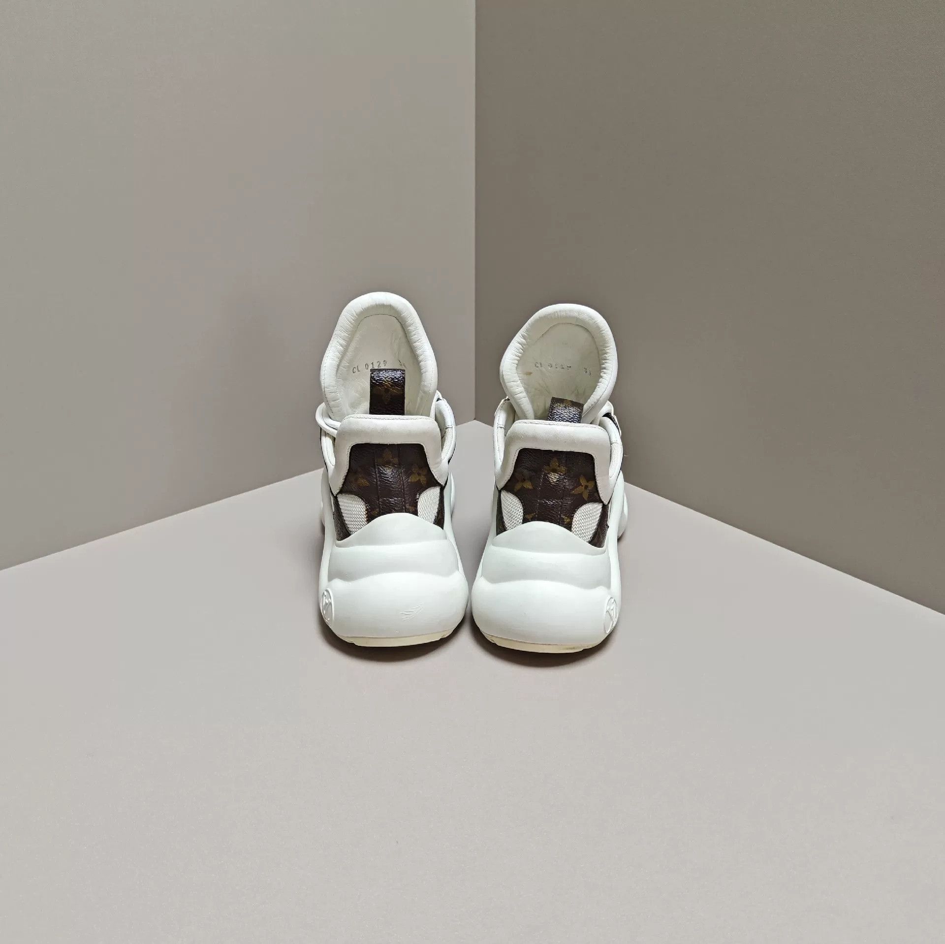 Louis Vuitton Louis Vuitton Casual Lowtop Sneakers us_5 Women Size US 5 / IT 35 - 3 Thumbnail