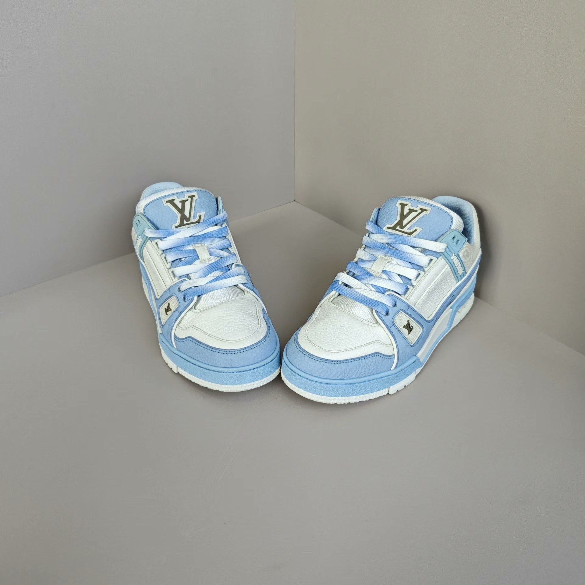 Louis Vuitton Louis Vuitton Training Blue Lowtop Sneakers us_7 Women Size US 7 / IT 37 - 2 Thumbnail