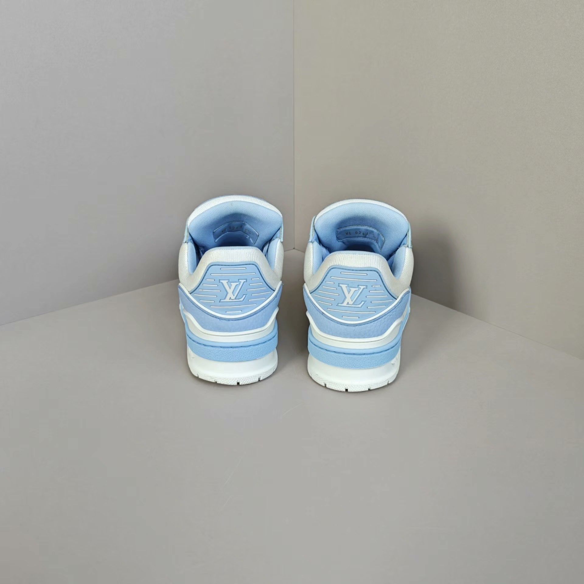 Louis Vuitton Louis Vuitton Training Blue Lowtop Sneakers us_7 Women Size US 7 / IT 37 - 3 Thumbnail