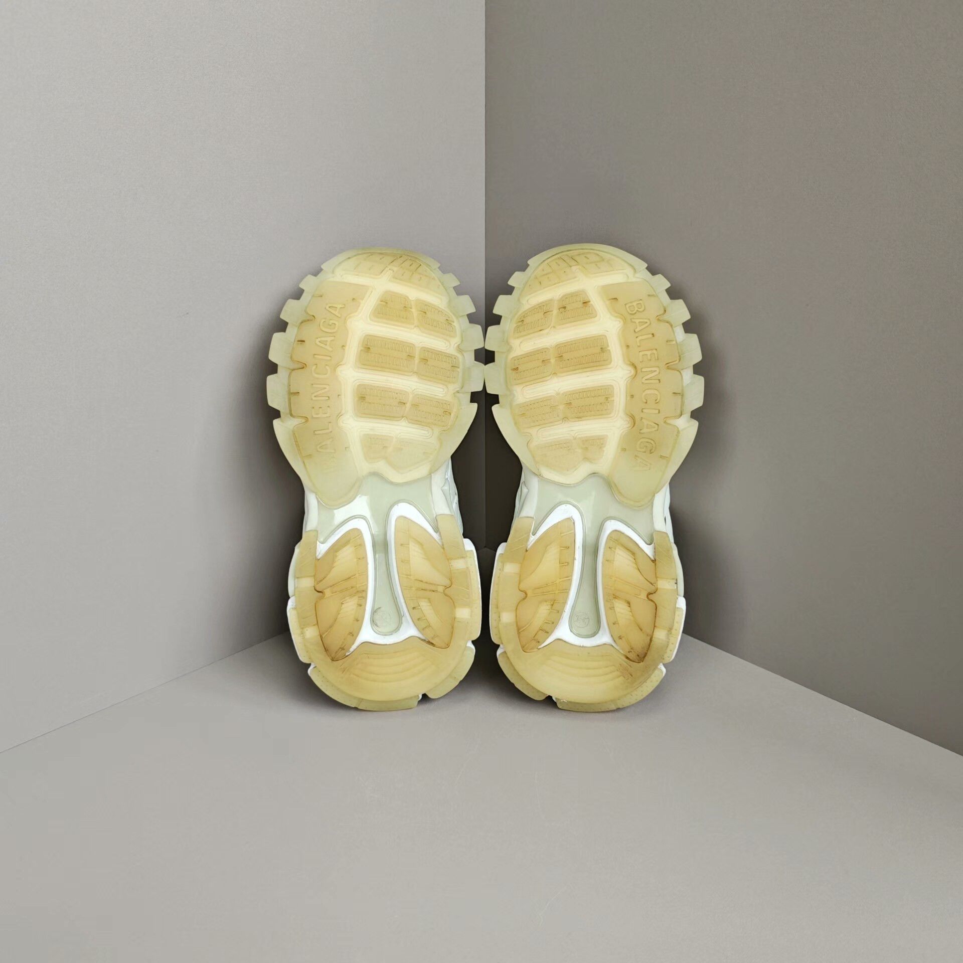 Balenciaga Balenciaga Glow Lowtop Sneakers us_7 Women Size US 7 / IT 37 - 5 Thumbnail