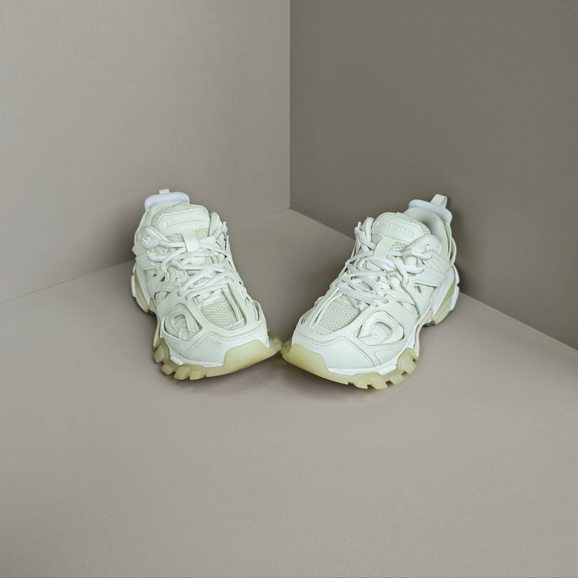 Balenciaga Balenciaga Glow Lowtop Sneakers us_7 Women Size US 7 / IT 37 - 2 Thumbnail