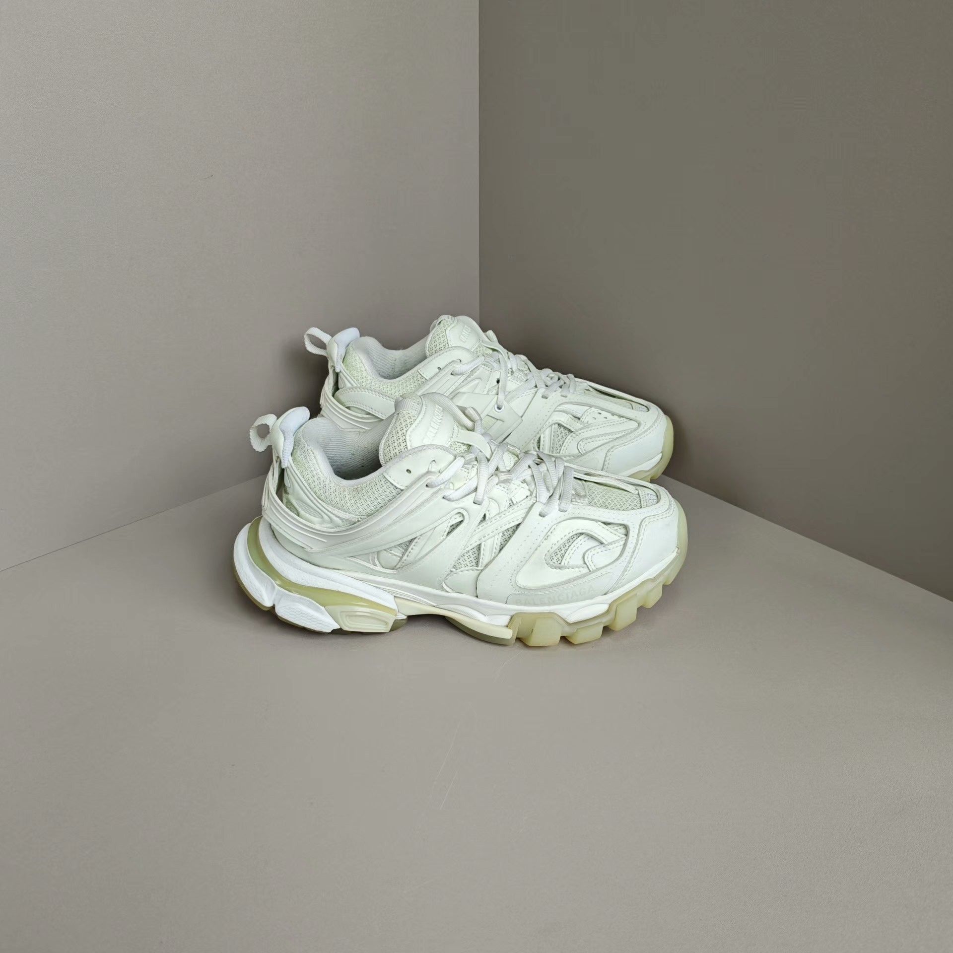 Balenciaga Balenciaga Glow Lowtop Sneakers us_7 Women Size US 7 / IT 37 - 4 Thumbnail