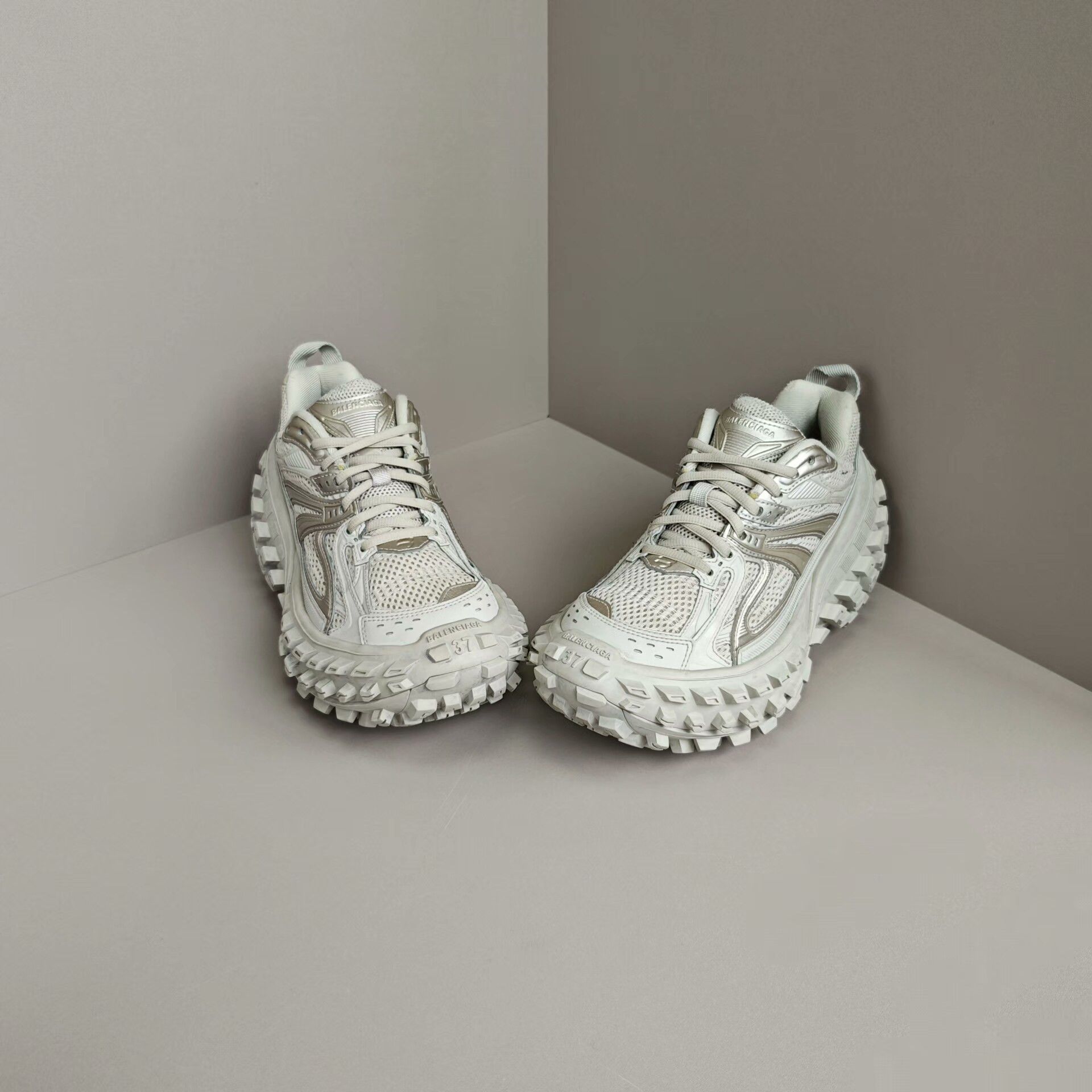 Balenciaga Balenciaga Lowtop Sneakers us_7 Women Size US 7 / IT 37 - 2 Thumbnail