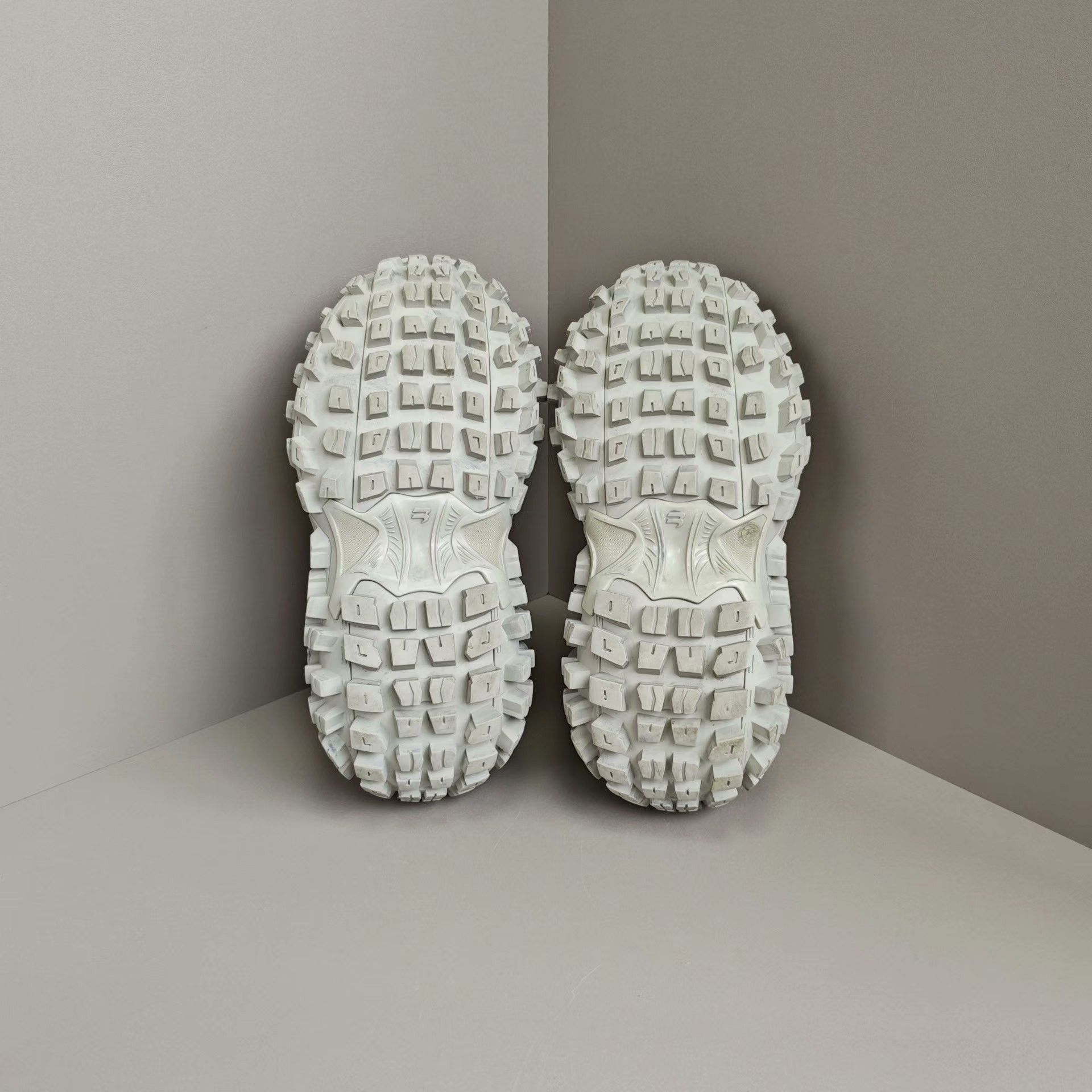 Balenciaga Balenciaga Lowtop Sneakers us_7 Women Size US 7 / IT 37 - 5 Thumbnail
