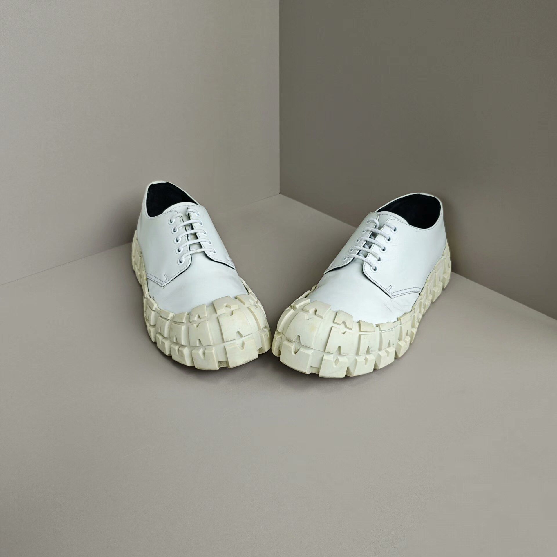 Prada Prada Lowtop Sneakers 10 Men Size US 10 / EU 43 - 2 Thumbnail