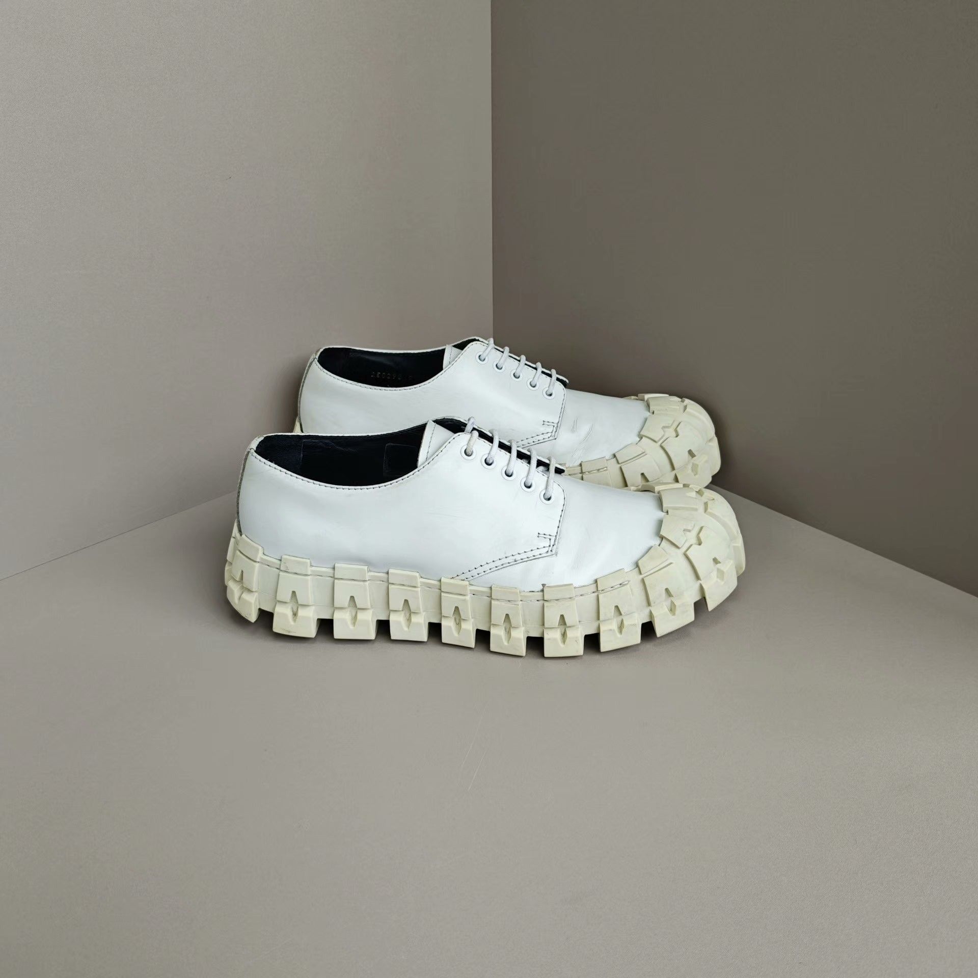 Prada Prada Lowtop Sneakers 10 Men Size US 10 / EU 43 - 4 Thumbnail