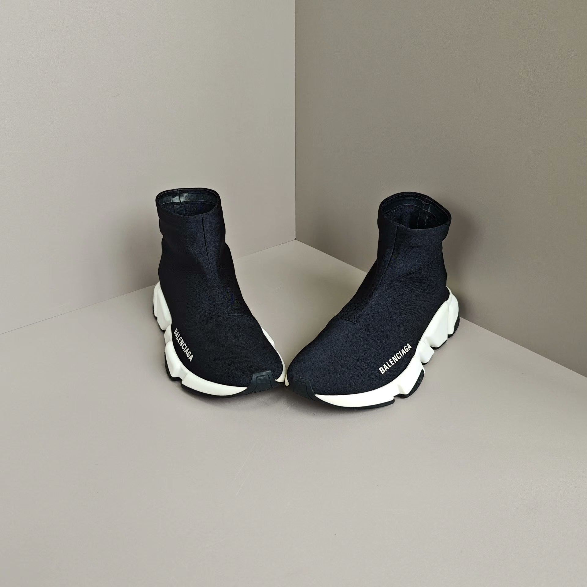Balenciaga Balenciaga Hitop Sneakers us_5 Women Size US 5 / IT 35 - 2 Thumbnail