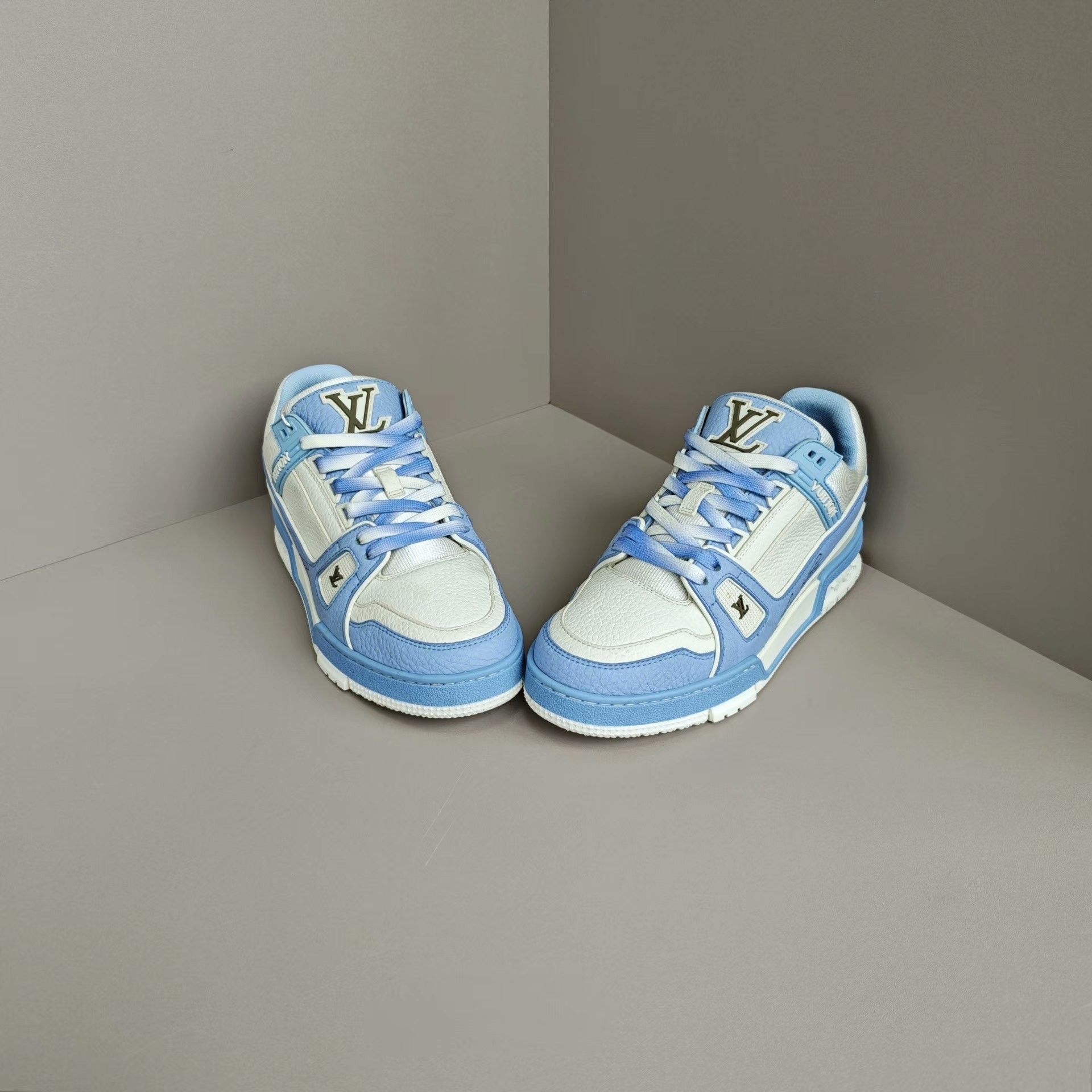 Louis Vuitton Louis Vuitton Training Blue Lowtop Sneakers us_7 Women Size US 7 / IT 37 - 2 Thumbnail