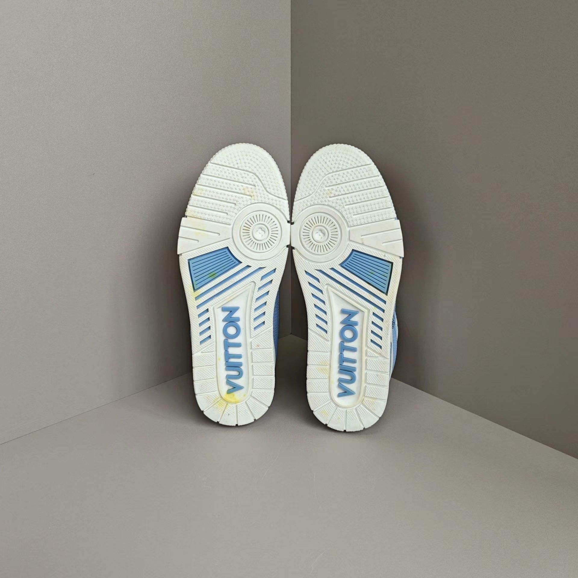Louis Vuitton Louis Vuitton Training Blue Lowtop Sneakers us_7 Women Size US 7 / IT 37 - 5 Thumbnail