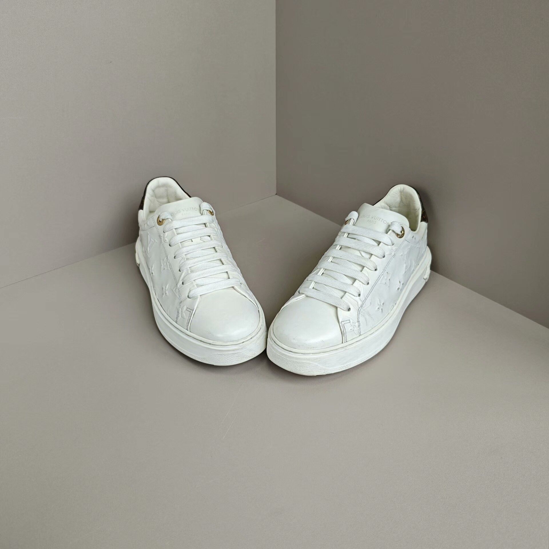 Louis Vuitton Louis Vuitton Lowtop Sneakers us_8 Women Size US 8 / IT 38 - 2 Thumbnail