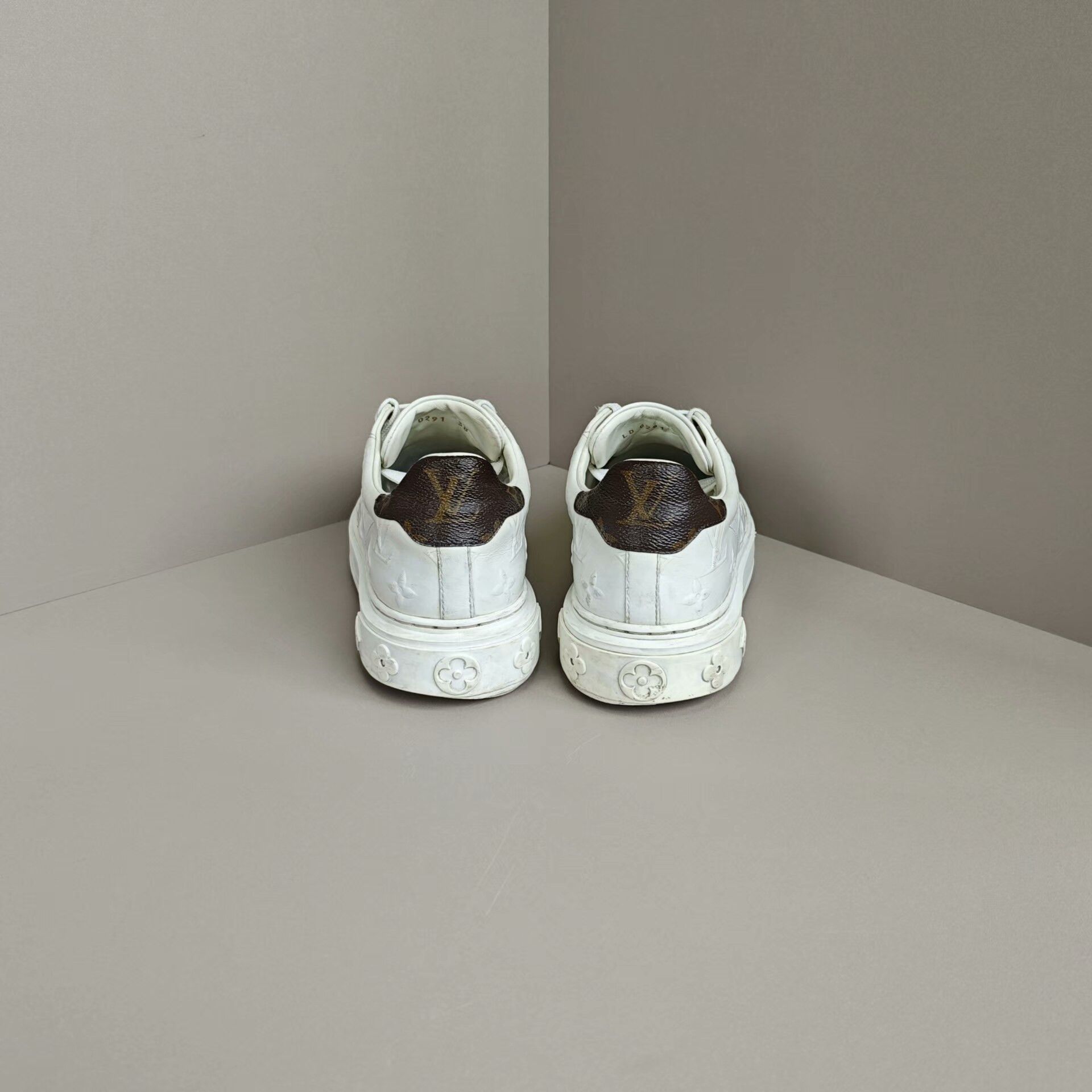 Louis Vuitton Louis Vuitton Lowtop Sneakers us_8 Women Size US 8 / IT 38 - 3 Thumbnail