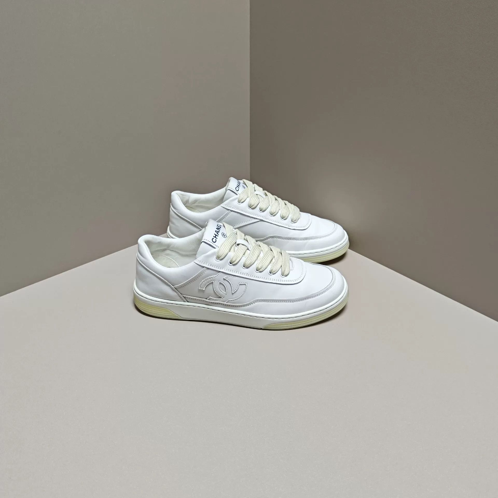 Chanel Chanel Lowtop Sneakers us_7 Women Size US 7 / IT 37 - 4 Thumbnail