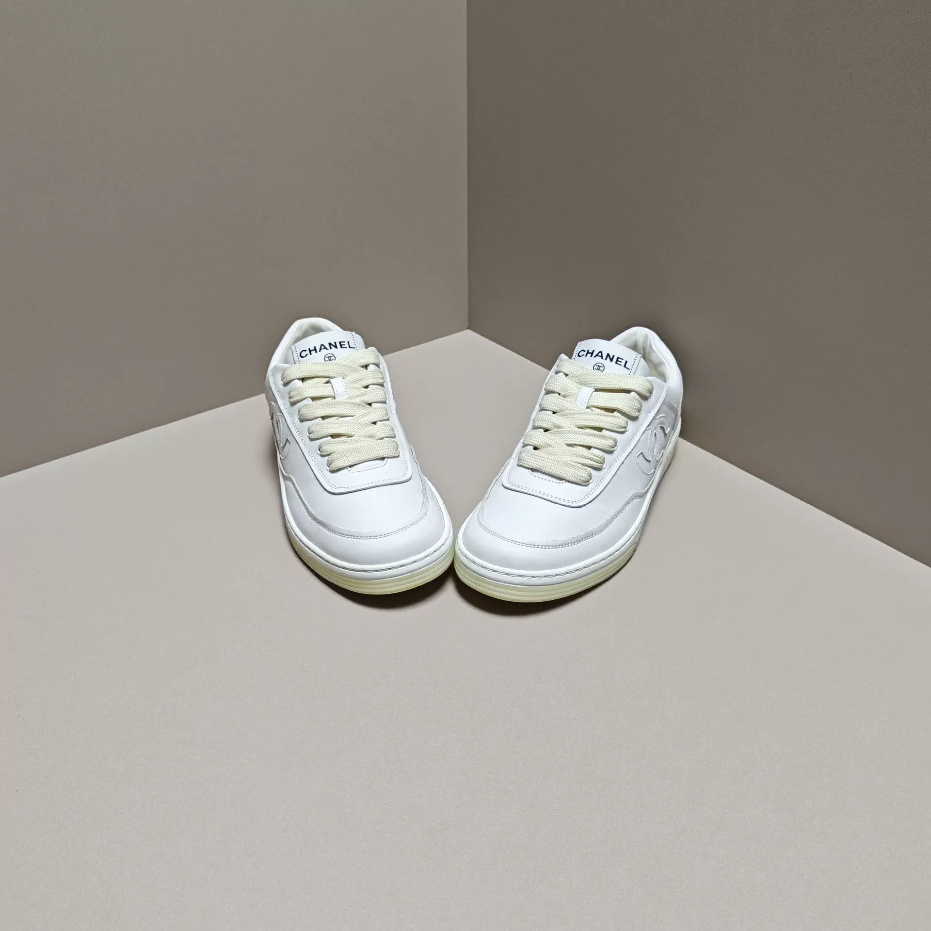 Chanel Chanel Lowtop Sneakers us_7 Women Size US 7 / IT 37 - 2 Thumbnail