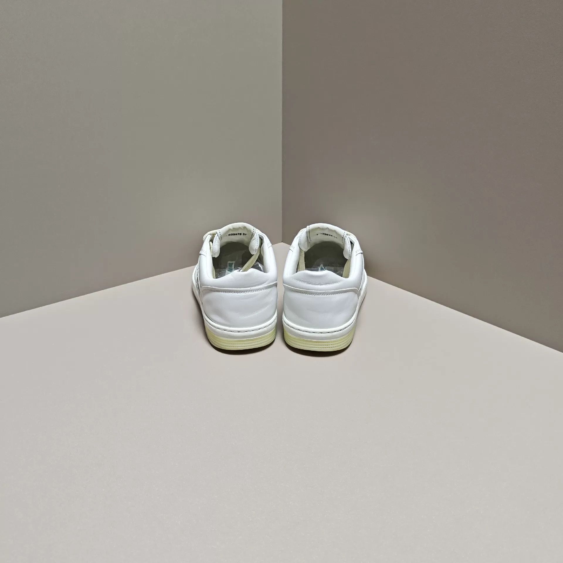Chanel Chanel Lowtop Sneakers us_7 Women Size US 7 / IT 37 - 3 Thumbnail