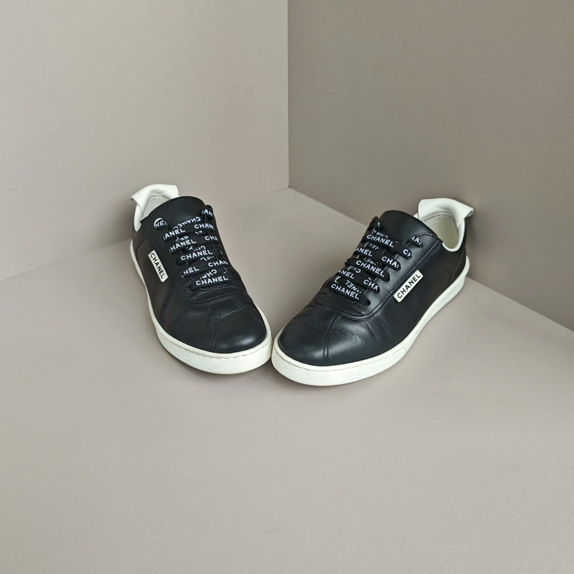 Chanel Chanel Lowtop Sneakers us_8 Women Size US 8 / IT 38 - 2 Thumbnail