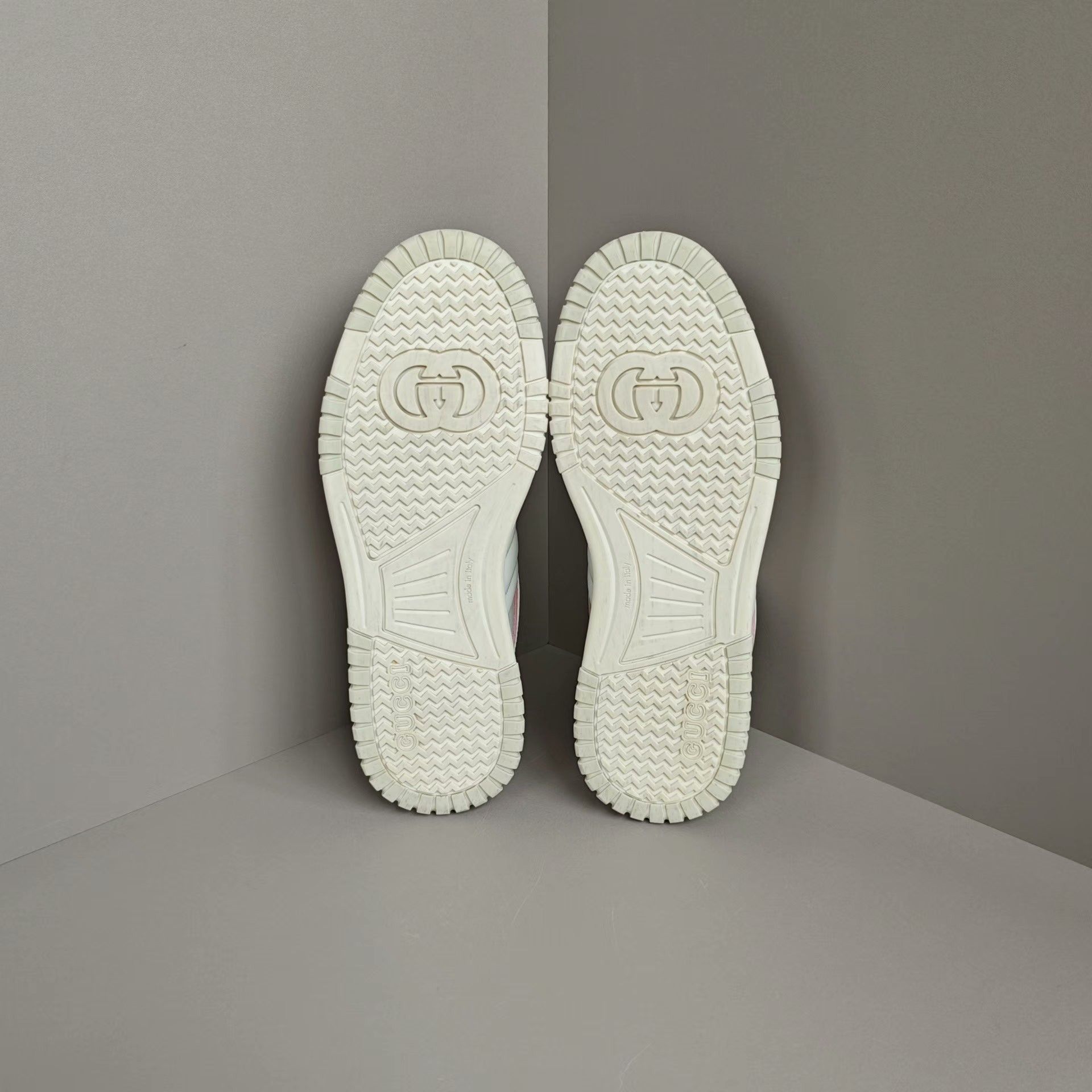 Gucci Gucci Lowtop Sneakers us_9 Women Size US 9 / IT 39 - 5 Thumbnail