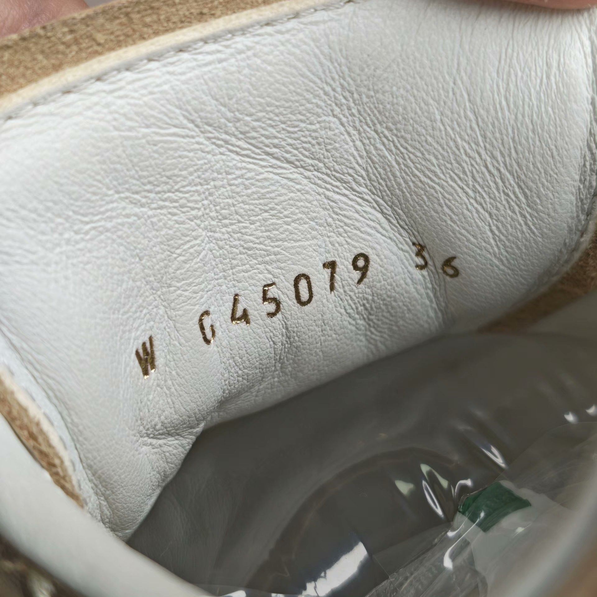 Chanel Chanel Retro Gold Lowtop Sneakers us_6 Women Size US 6 / IT 36 - 6 Thumbnail