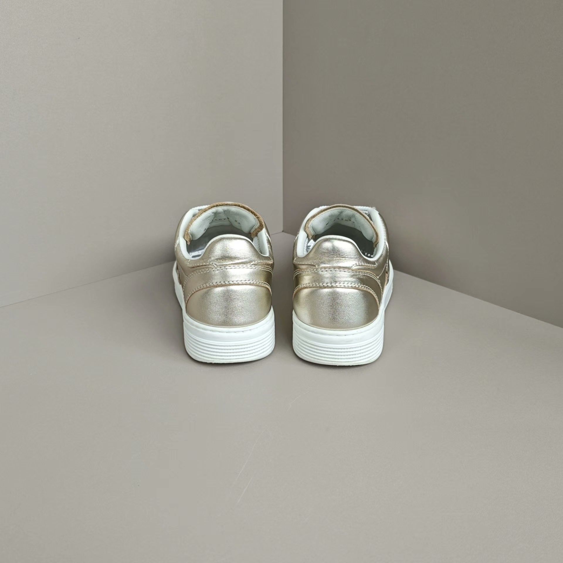 Chanel Chanel Retro Gold Lowtop Sneakers us_6 Women Size US 6 / IT 36 - 3 Thumbnail