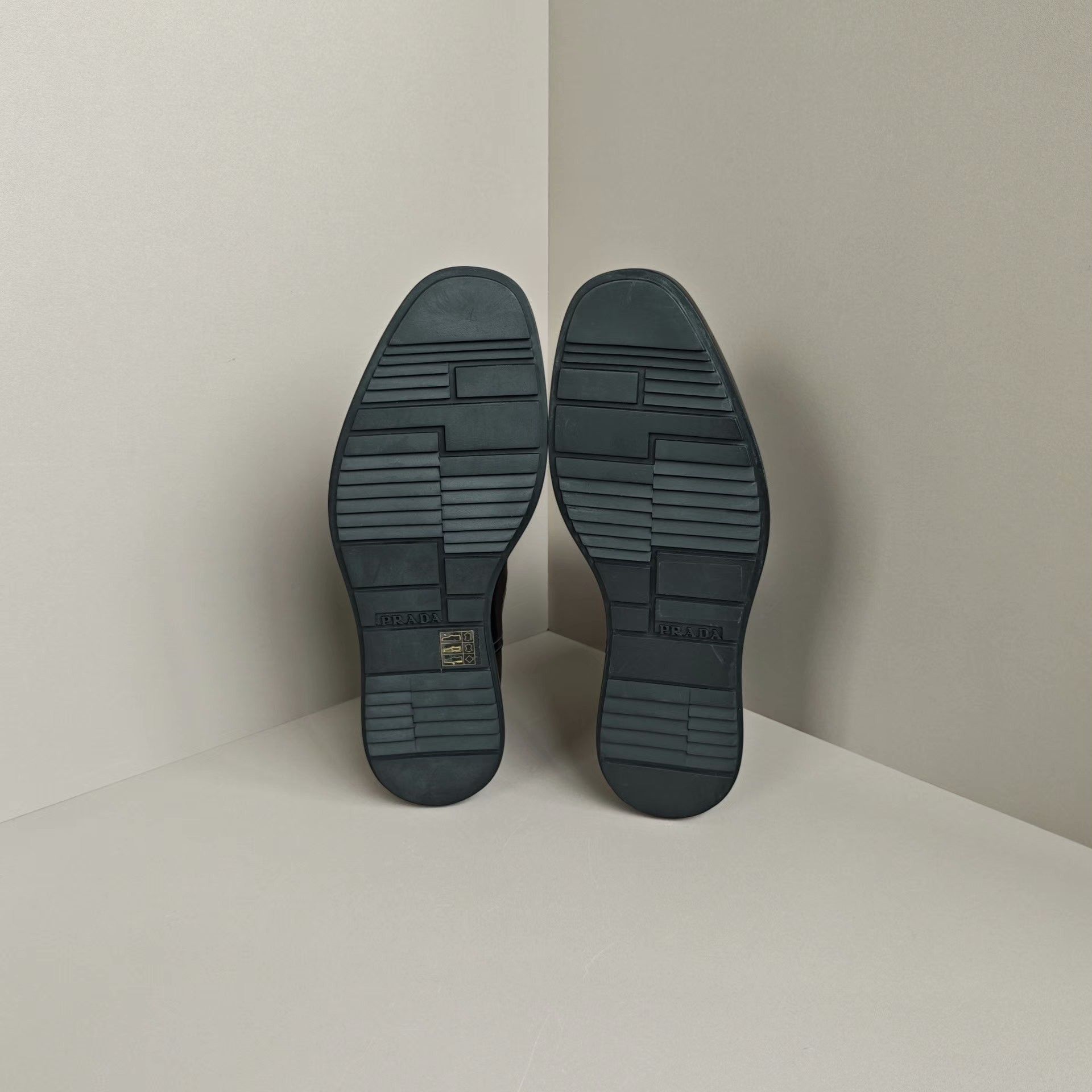 Prada Prada Lowtop Sneakers us_10 Women Size US 10 / IT 40 - 5 Thumbnail