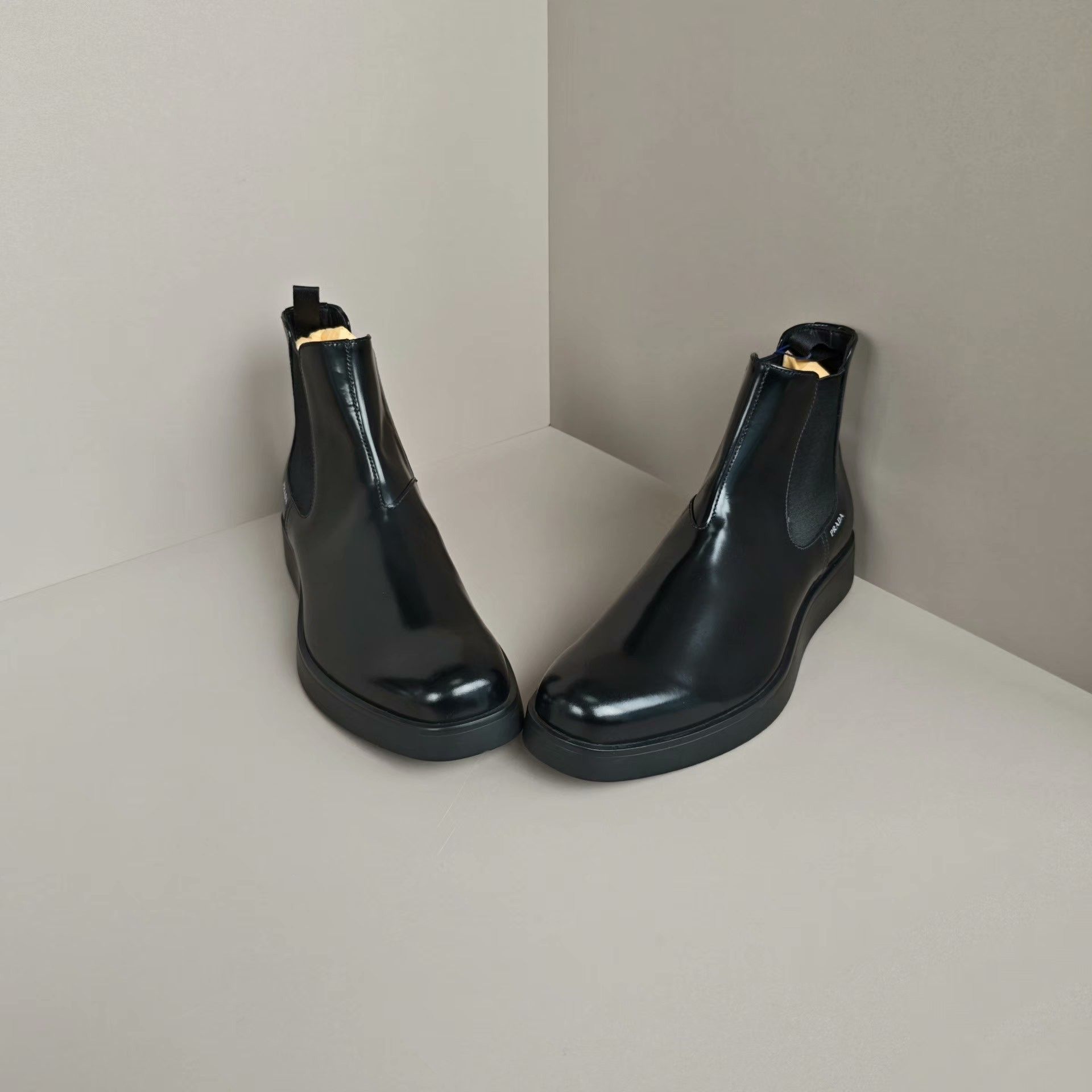 Prada Prada Lowtop Sneakers us_10 Women Size US 10 / IT 40 - 2 Thumbnail
